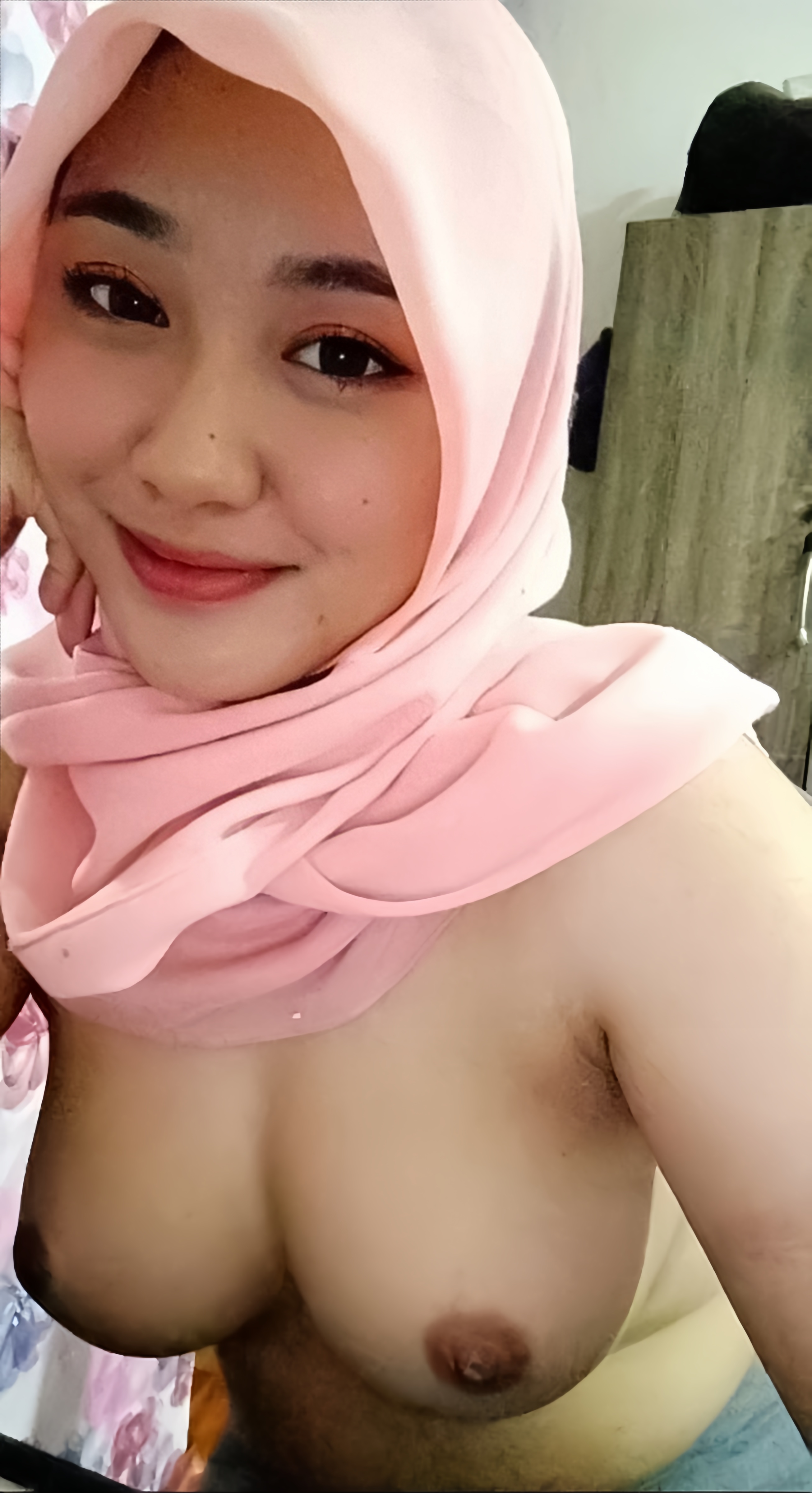 Cewek cakep suka pamer tetek
