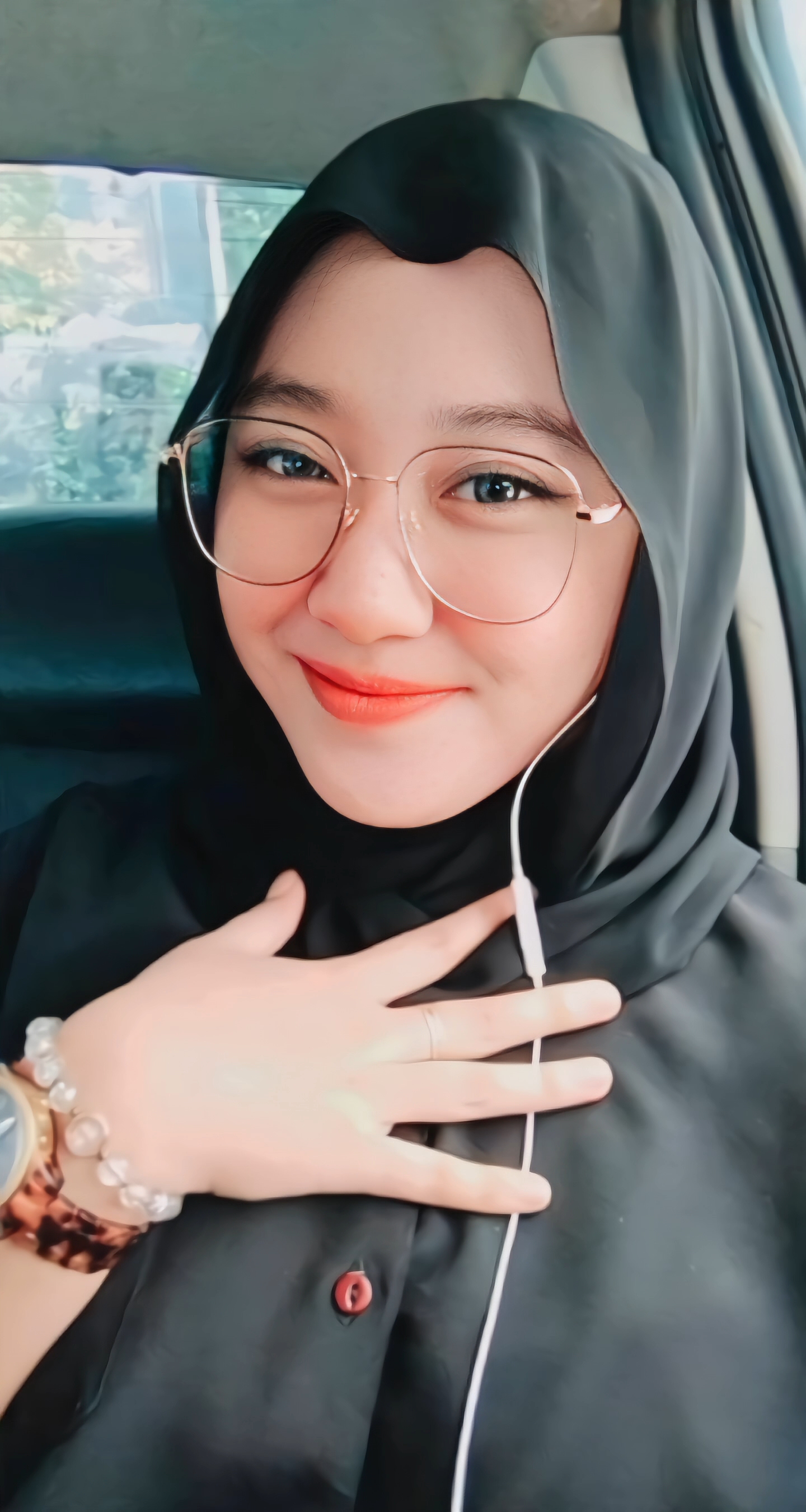 Cewek cakep suka pamer tetek