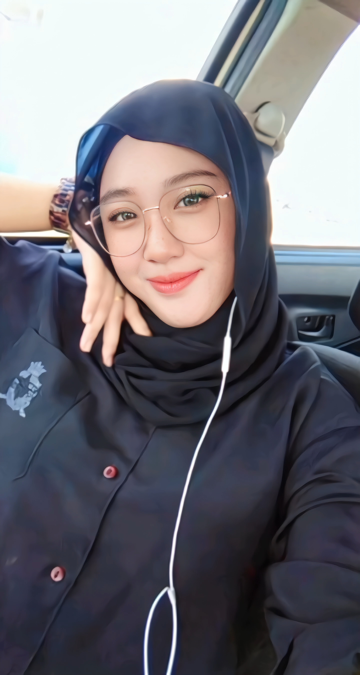 Cewek cakep suka pamer tetek