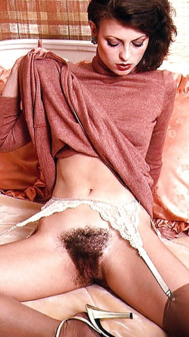 Chicks Spreading It 39