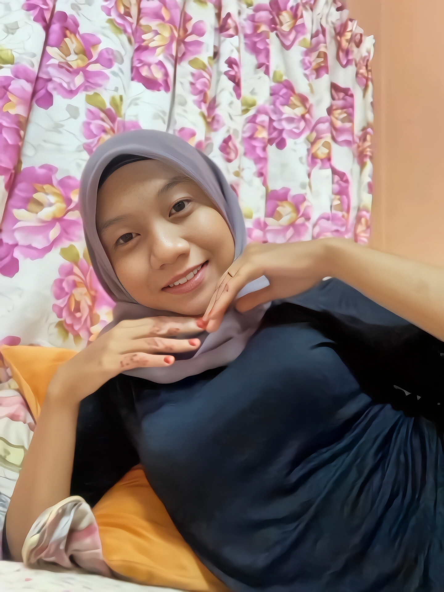 Cewek jilbab pamer memek
