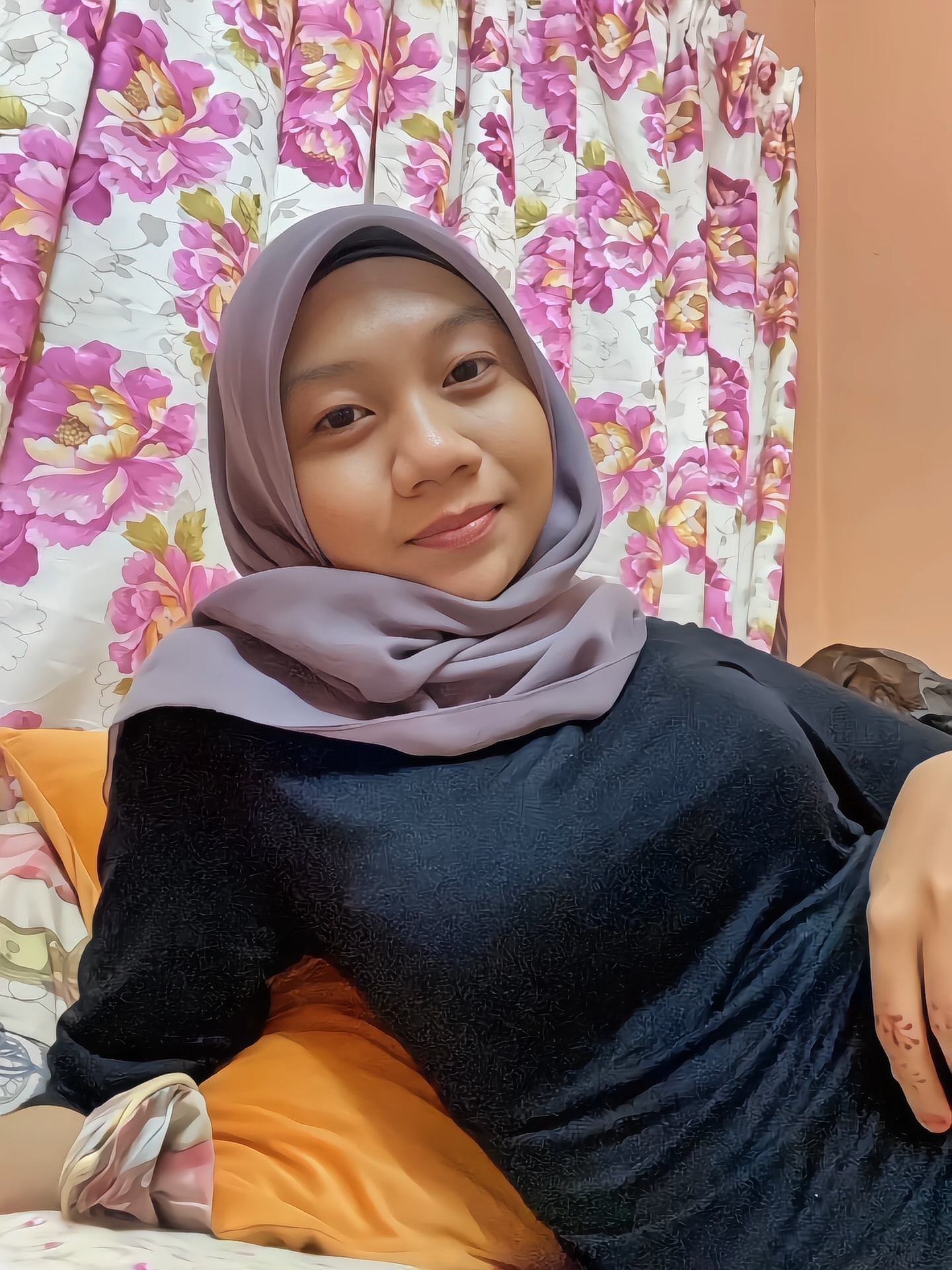 Cewek jilbab pamer memek