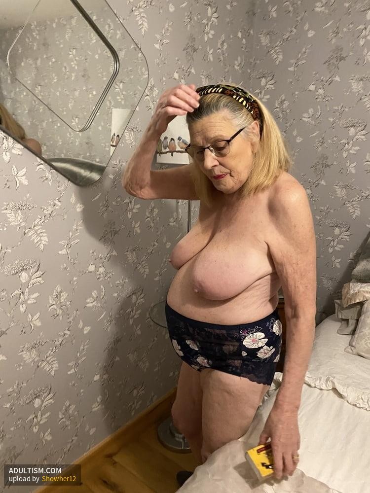 GRANNY MATURE PANTIES