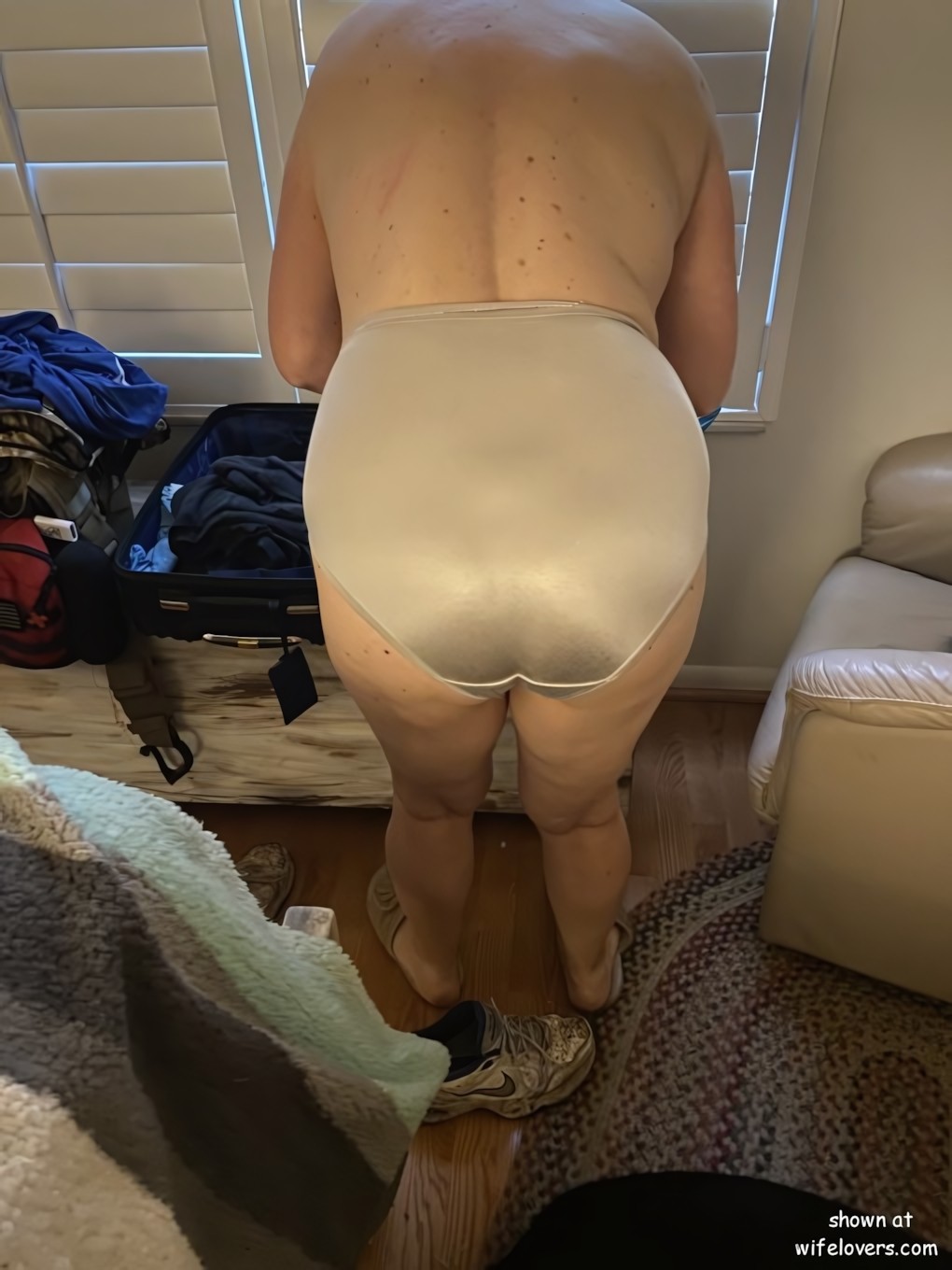 GRANNY MATURE PANTIES