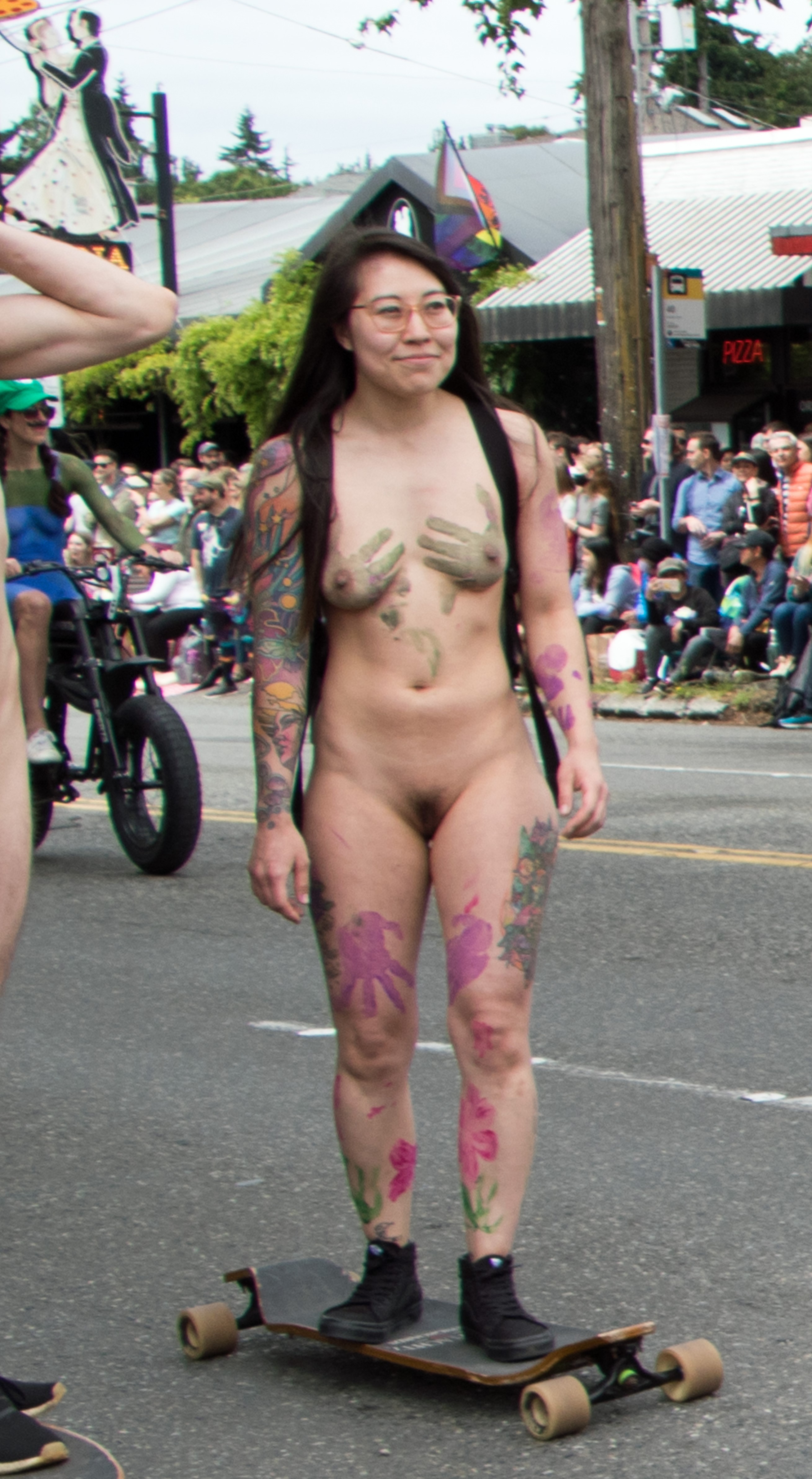 Cute Asian slut Anel naked public