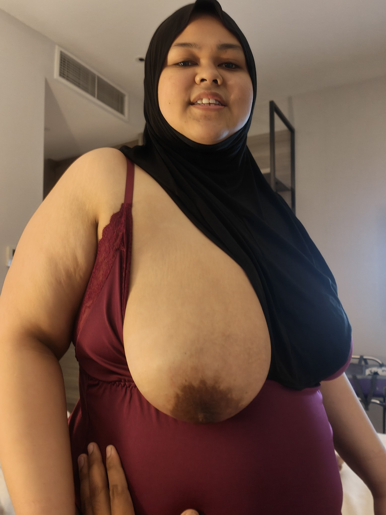 Istri jilbab bbw