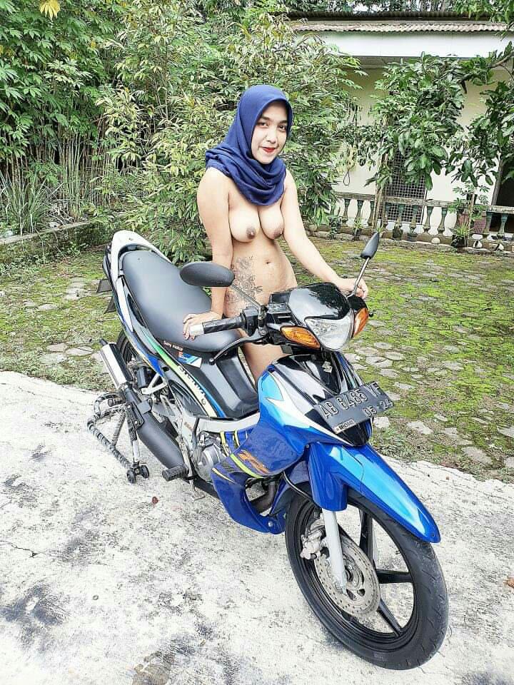 Cewek jilbab exhib