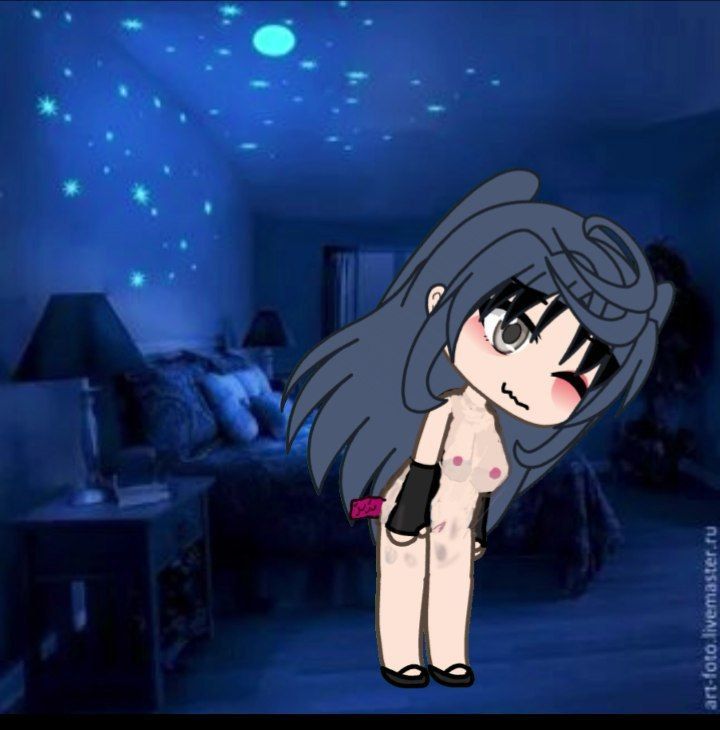 Девочка в спальне дричит в Gachi