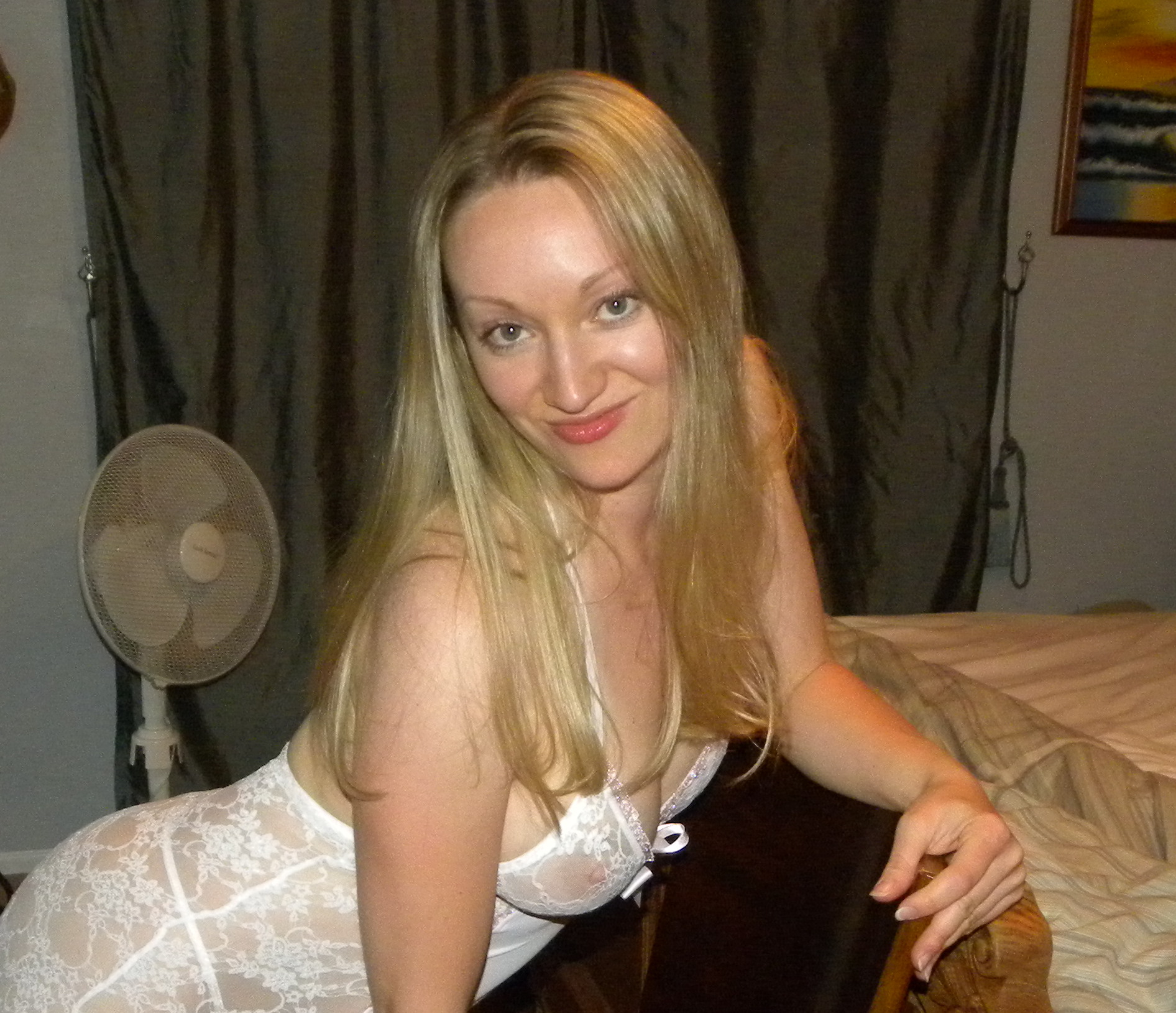 Blonde Webslut in Lingerie