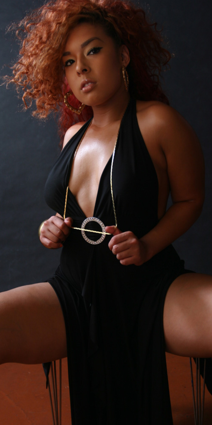 Chicks Spreading It 41