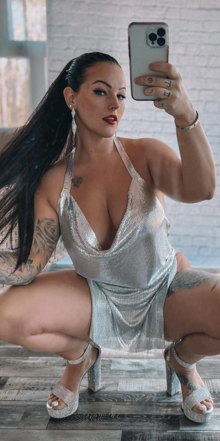 Chicks Spreading It 41