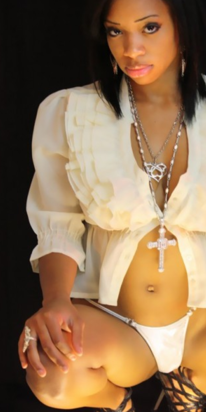 Chicks Spreading It 43