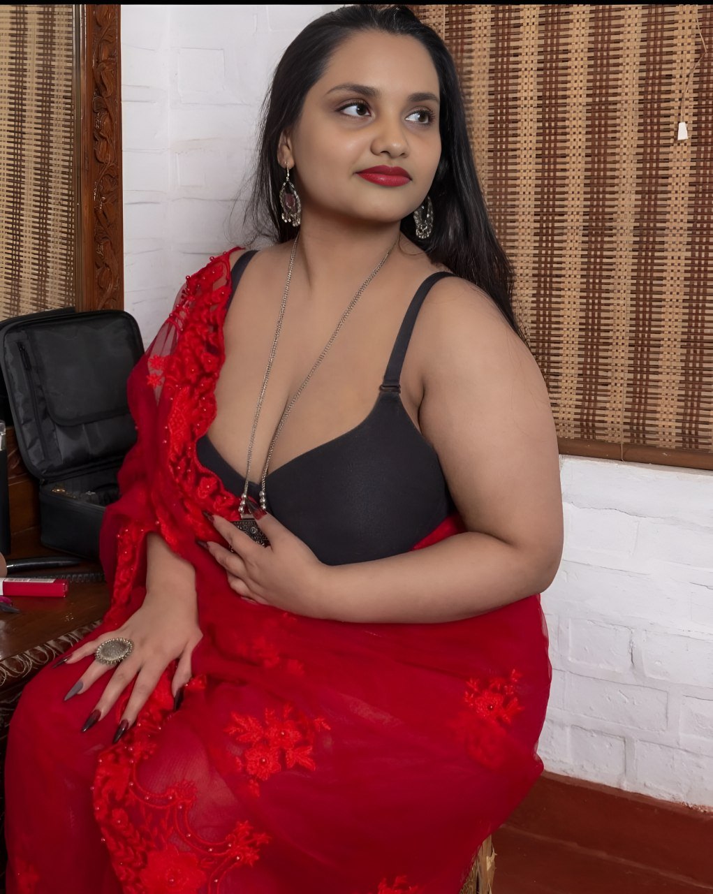 Zoya khan from sonagachi saree