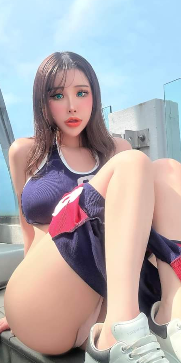 Chicks Spreading It 44