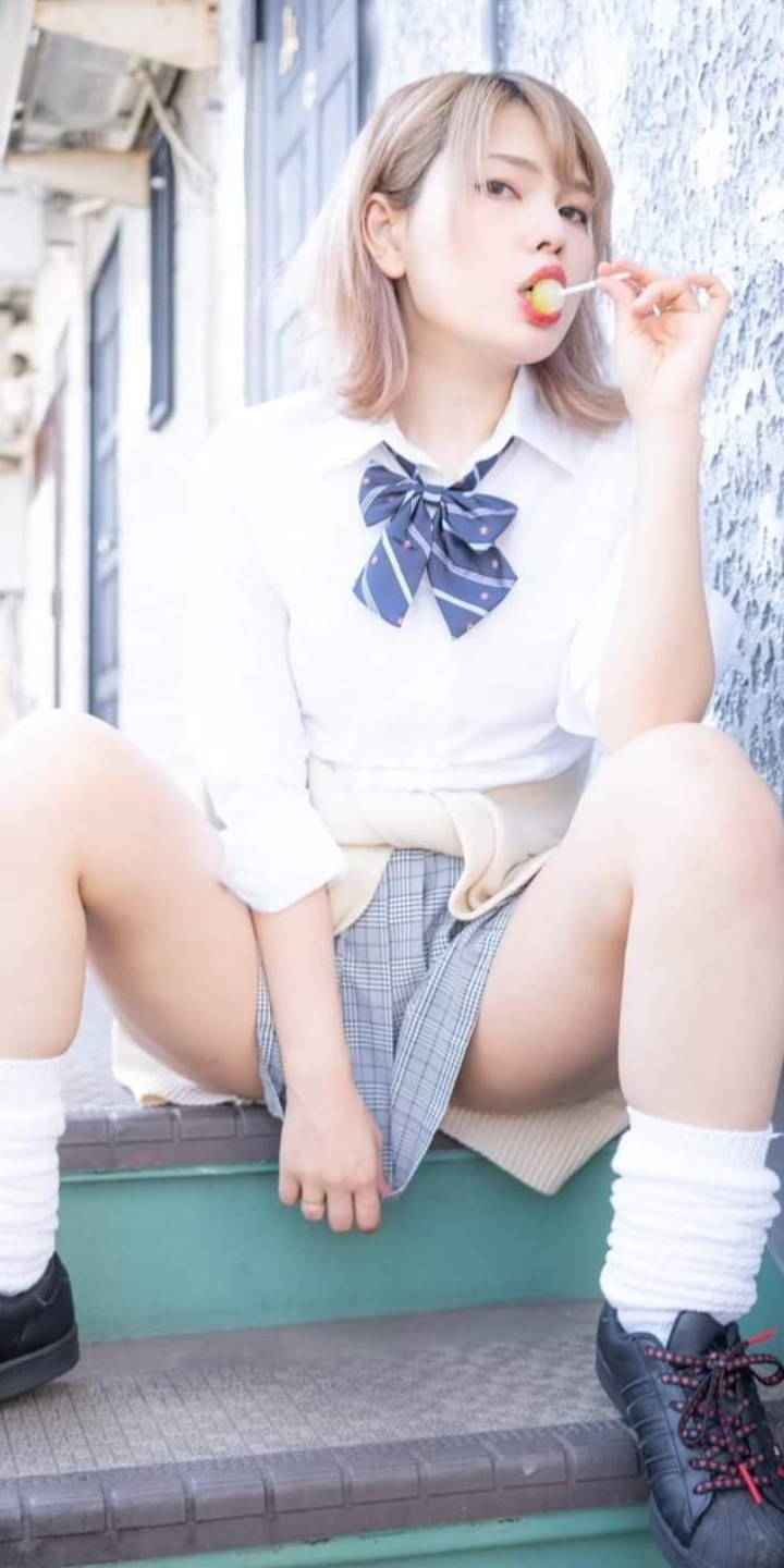 Chicks Spreading It 44