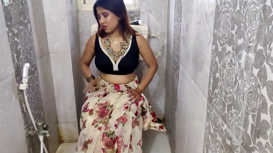Bengali Boudi Figuring in Bathroom