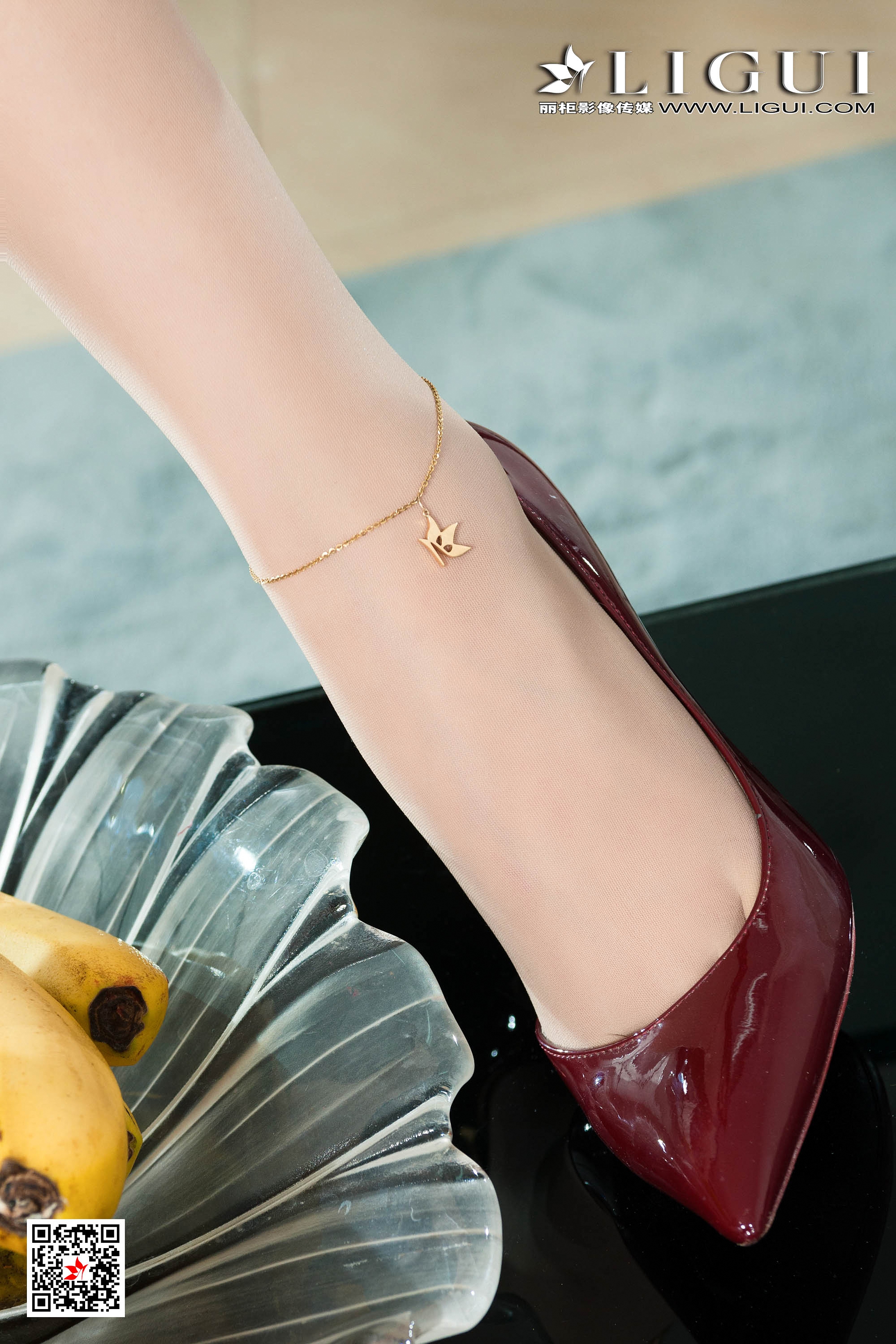 pretty lady dirty feet 112