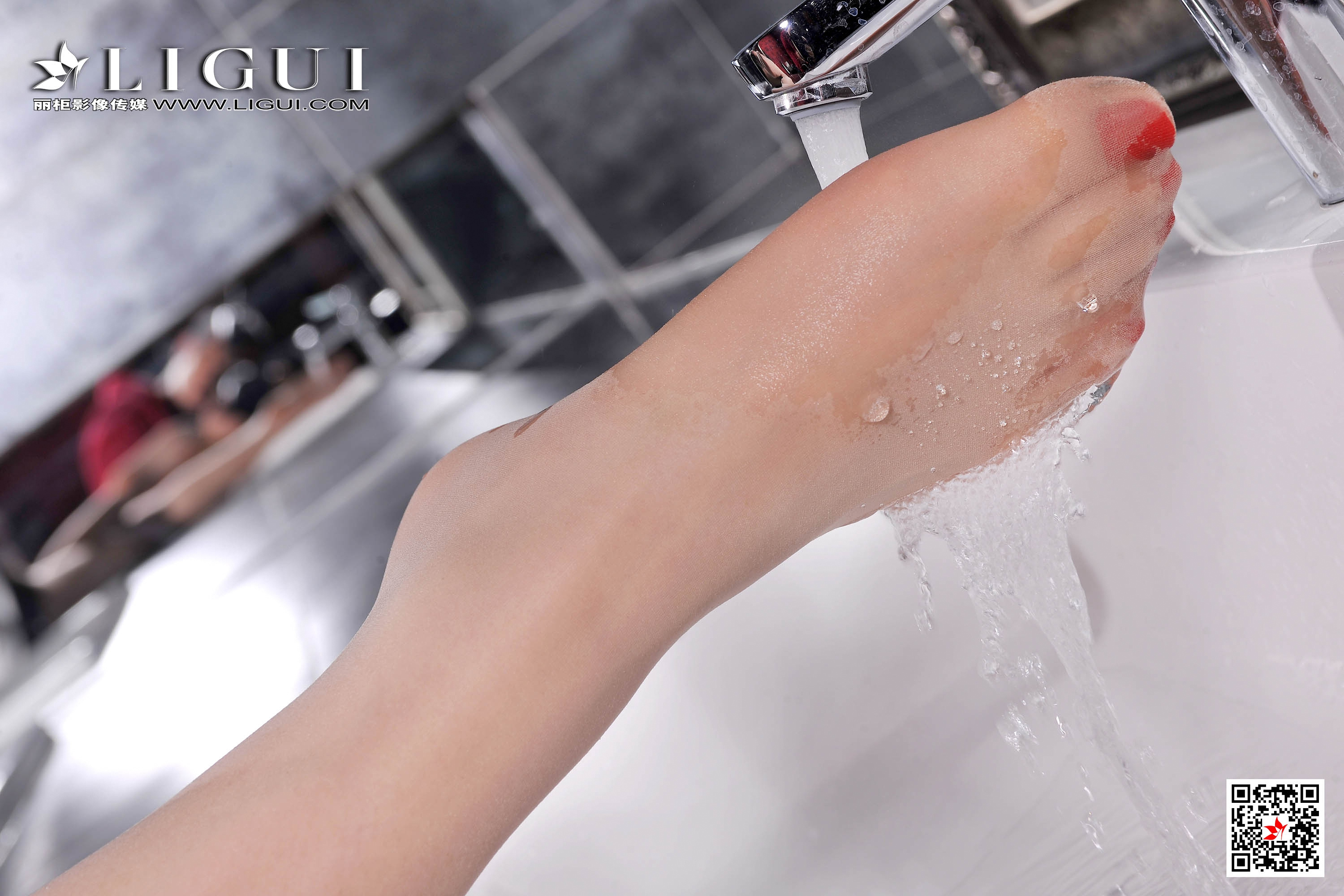 pretty lady dirty feet 126