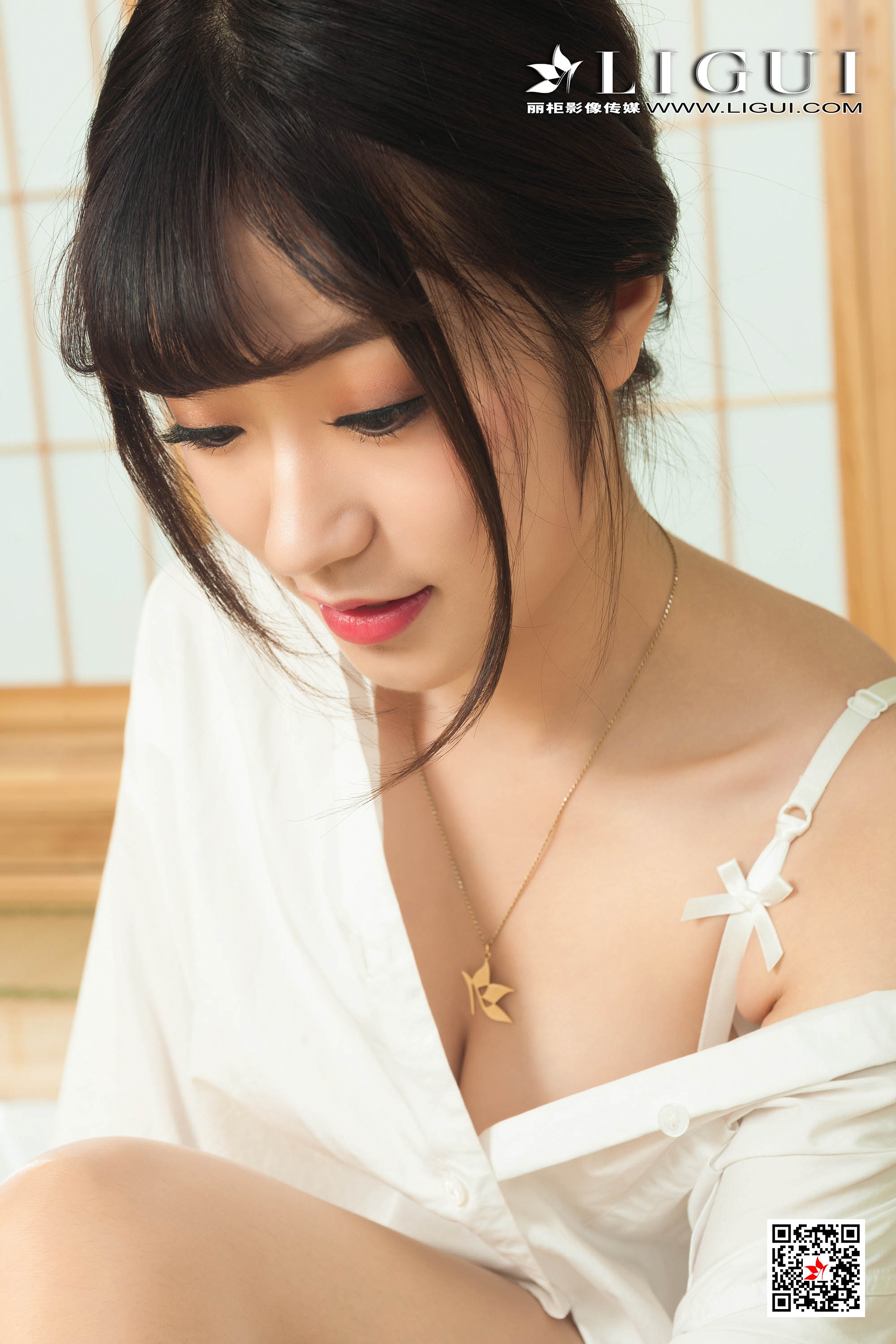 pretty lady dirty feet 128