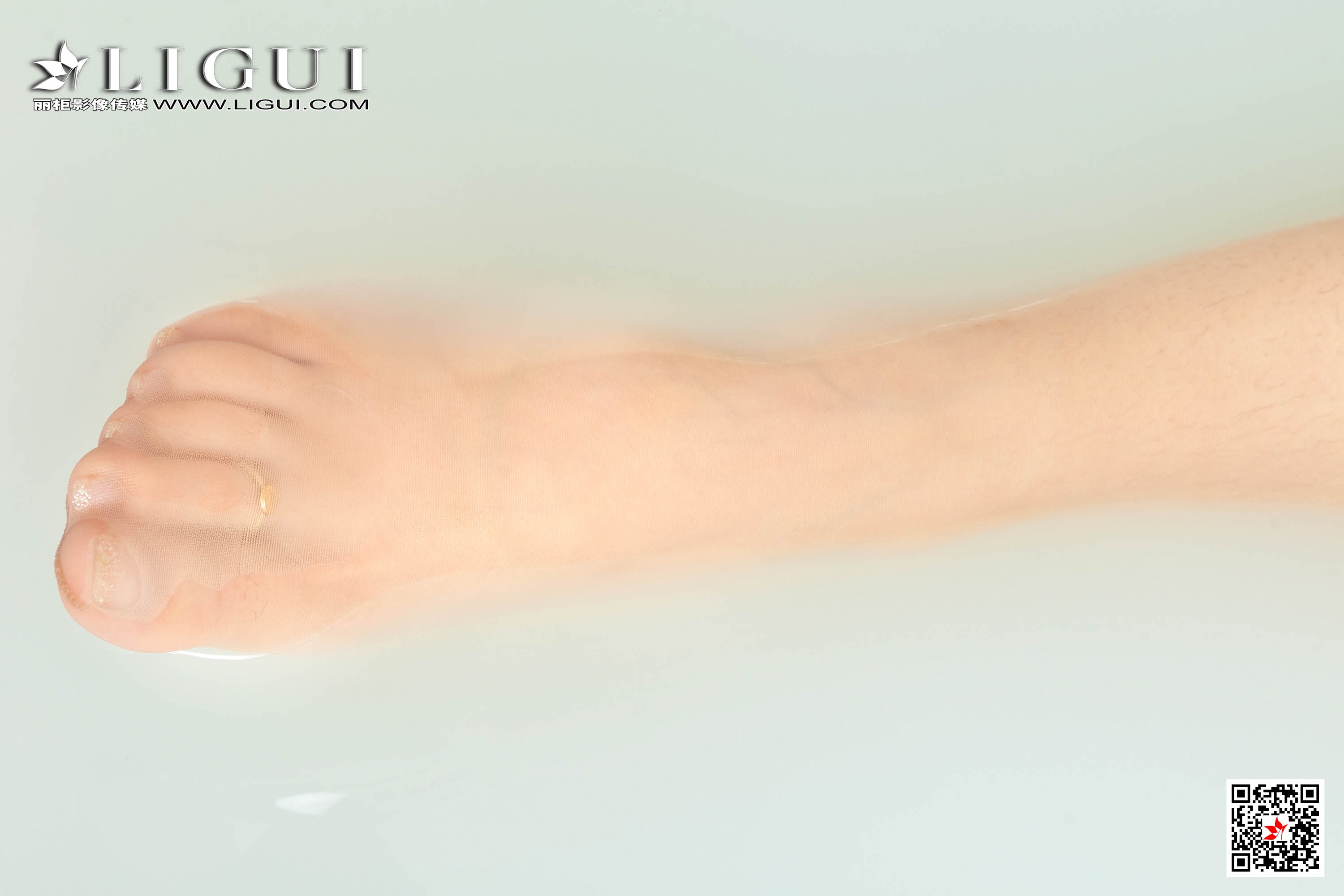 pretty lady dirty feet 128