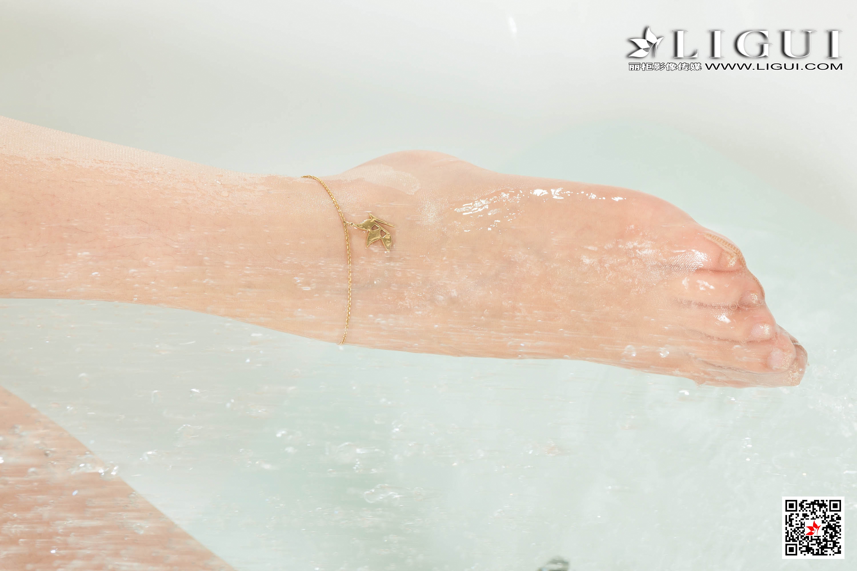 pretty lady dirty feet 128