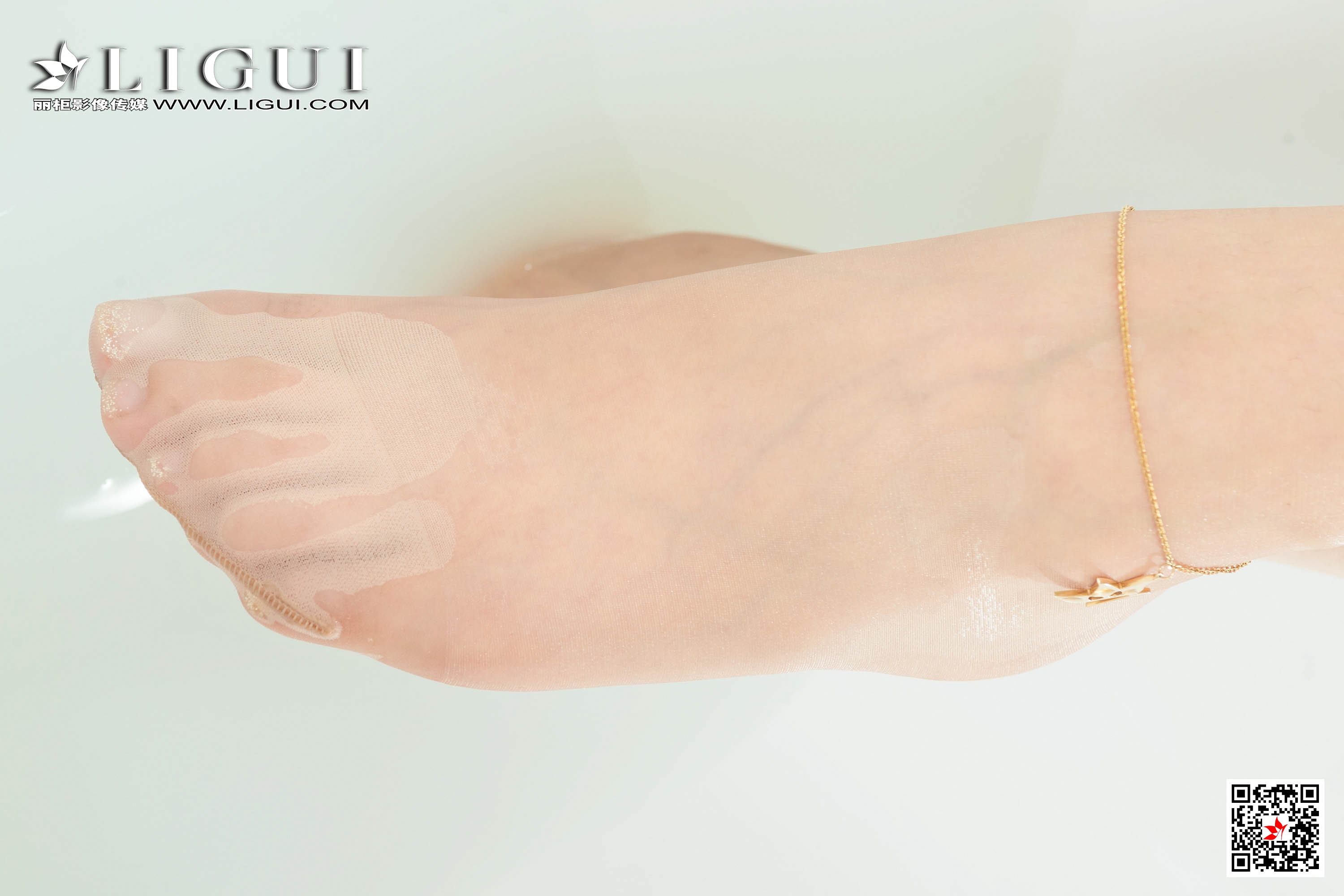 pretty lady dirty feet 128