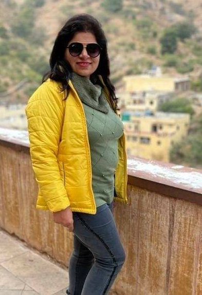 Radha Nagpal Bhabhi Showing her big boobs