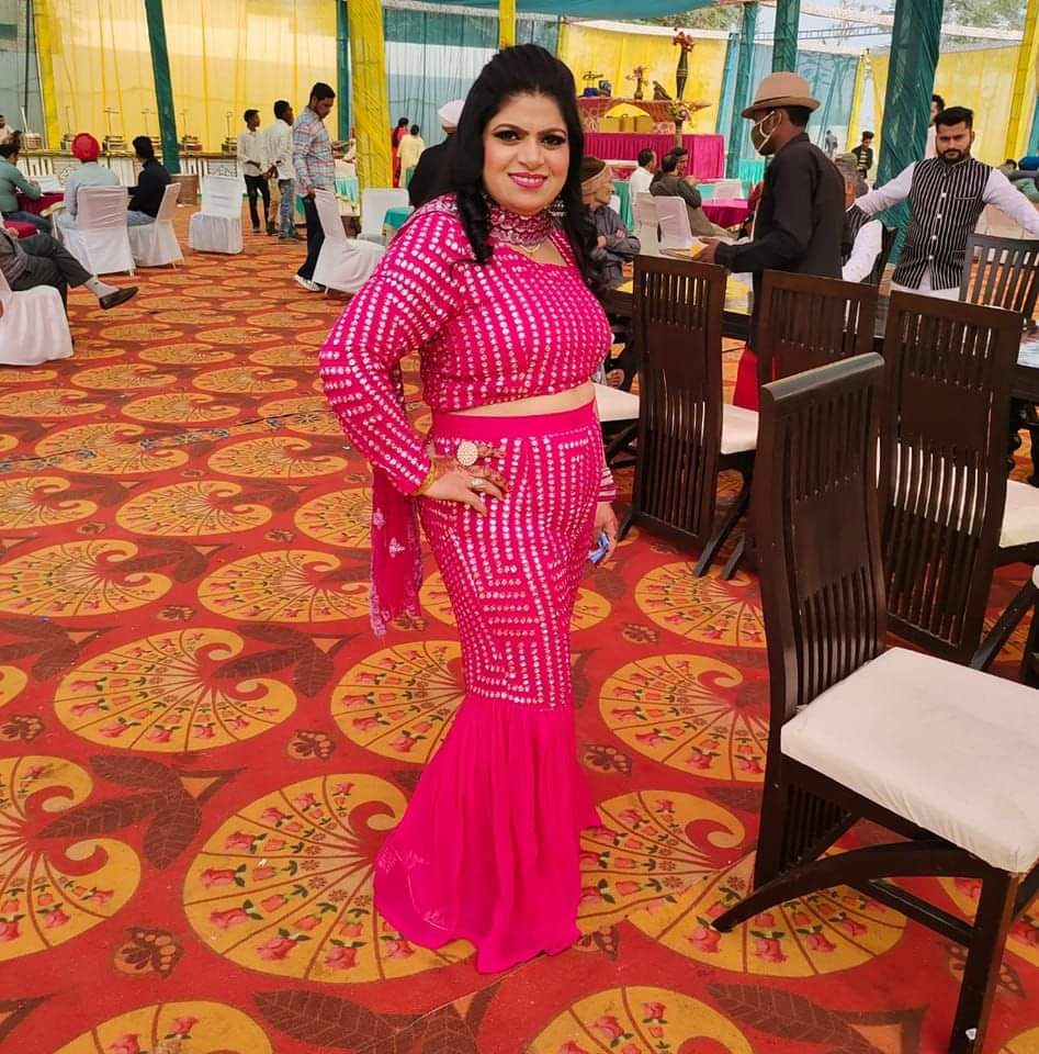 Radha Nagpal Bhabhi Showing her big boobs