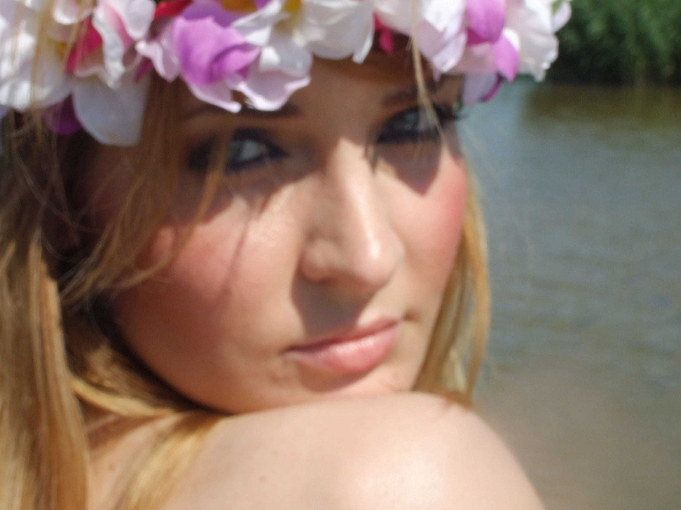 Blonde wannabe model