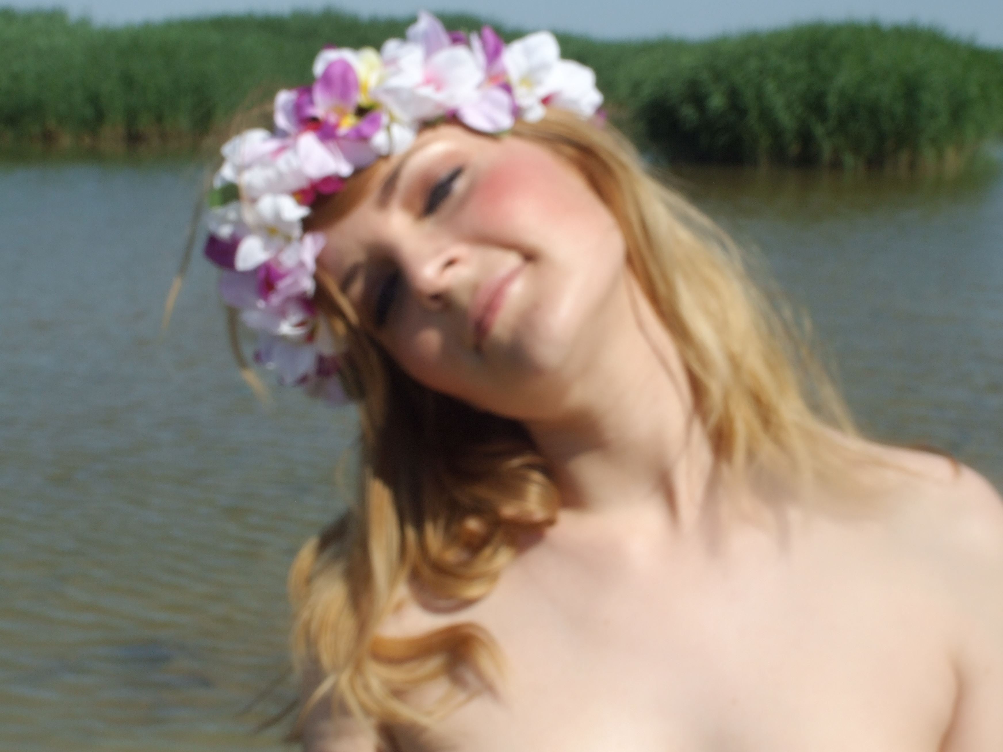 Blonde wannabe model