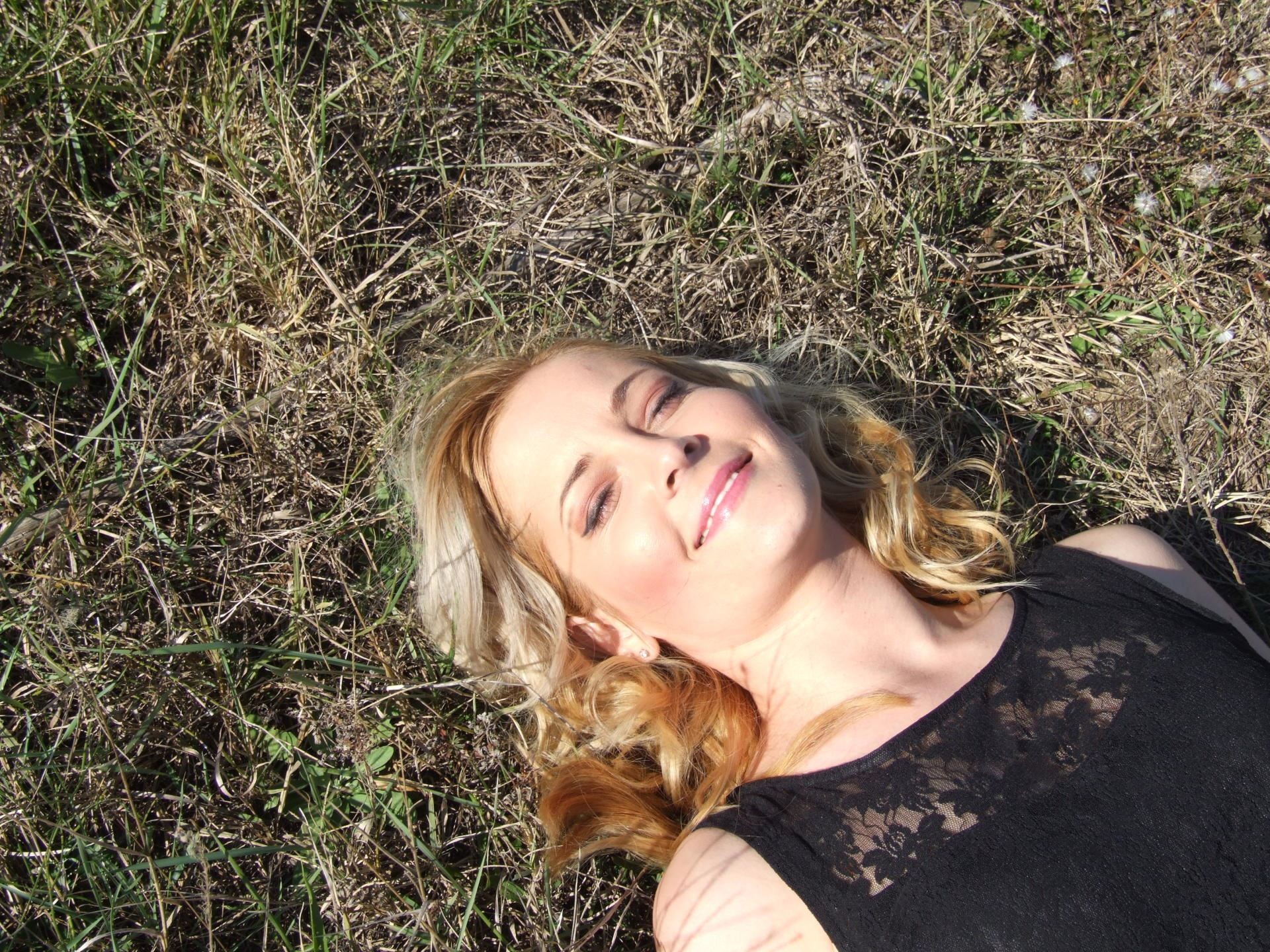 Blonde wannabe model