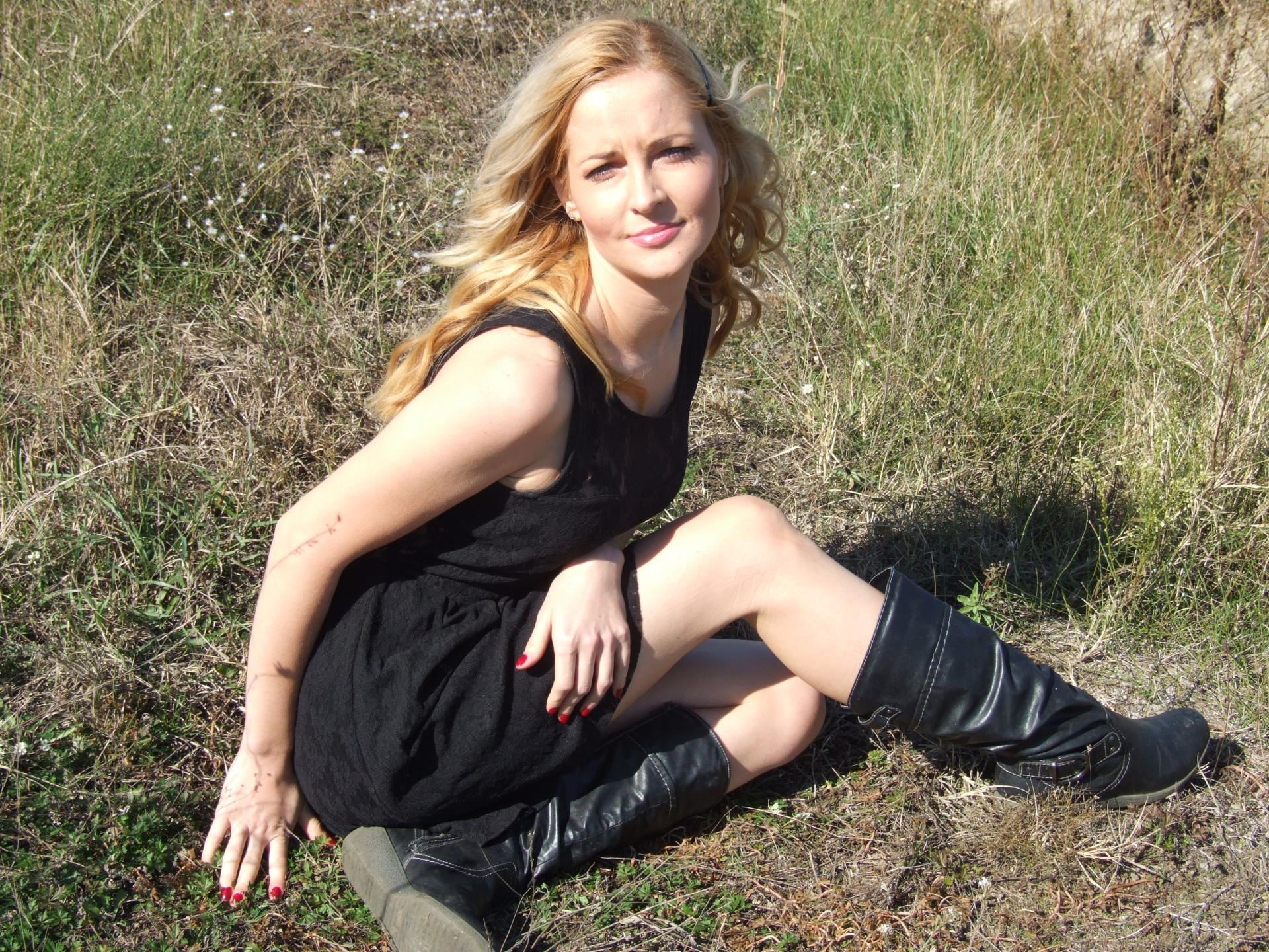 Blonde wannabe model