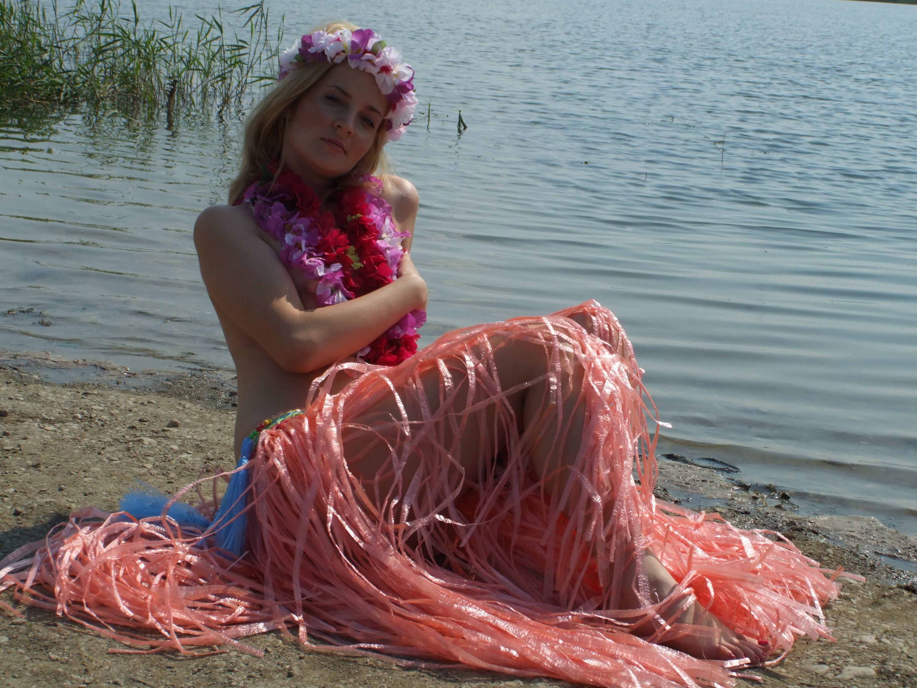 Blonde wannabe model