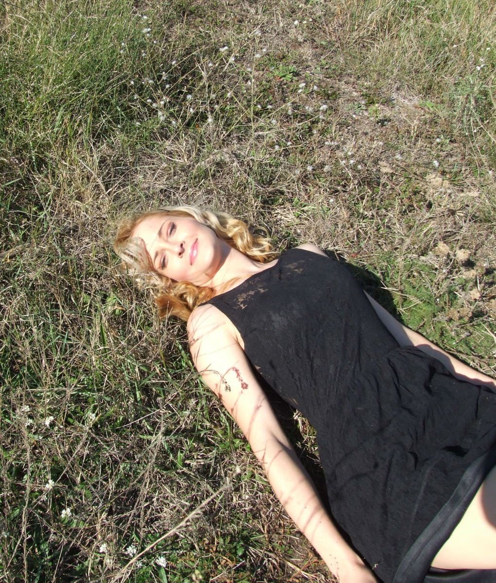 Blonde wannabe model