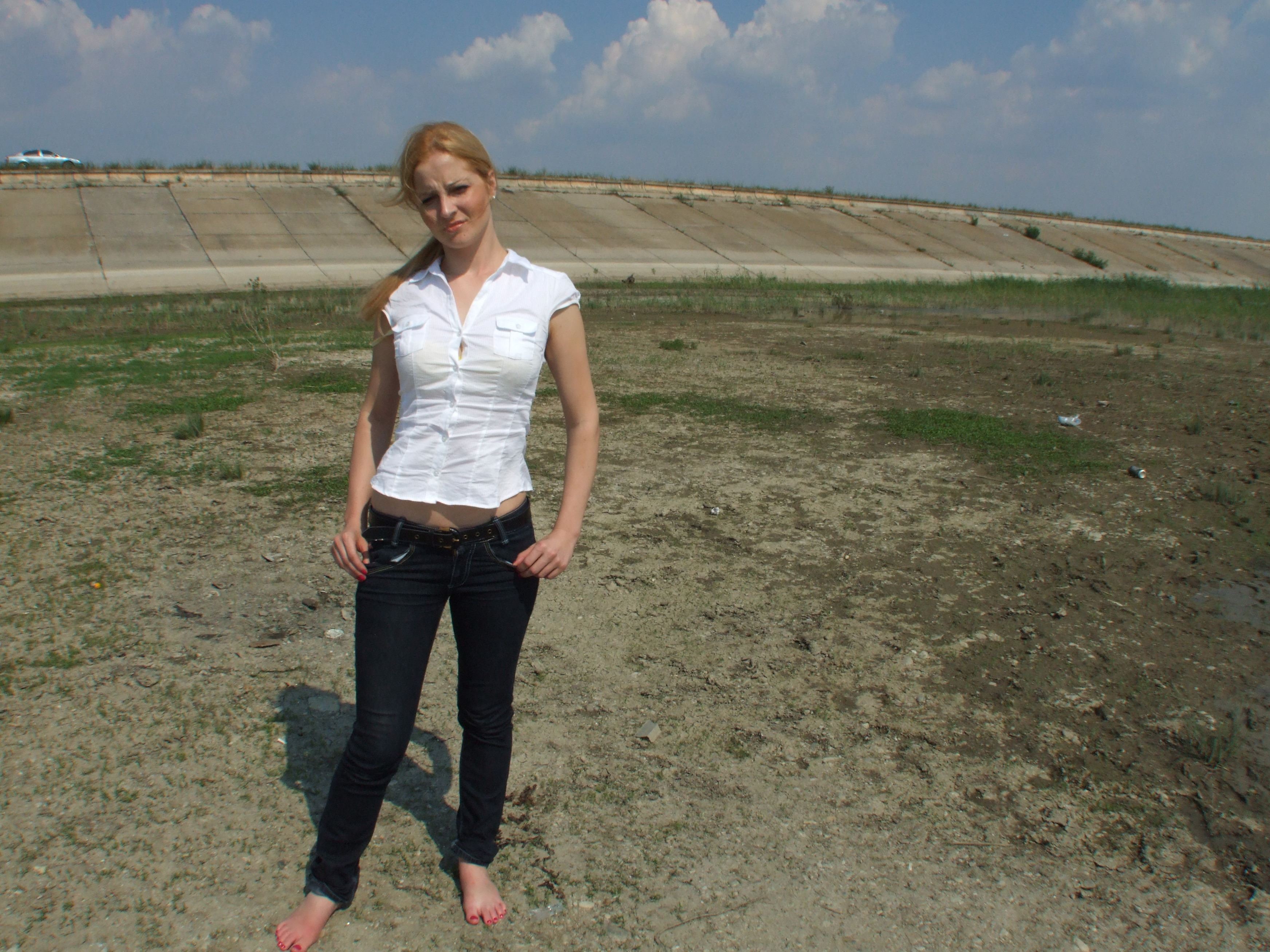 Blonde wannabe model