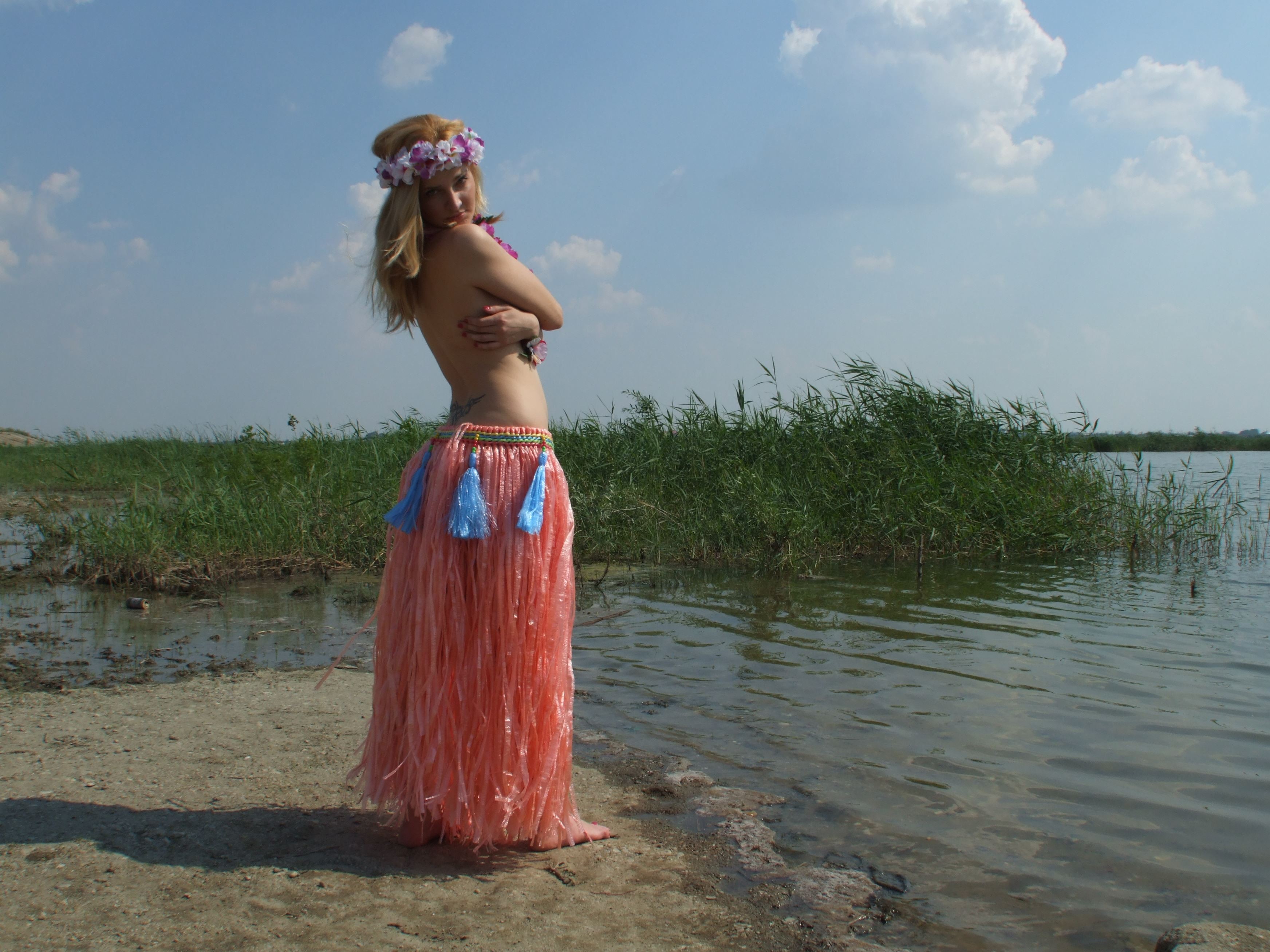 Blonde wannabe model