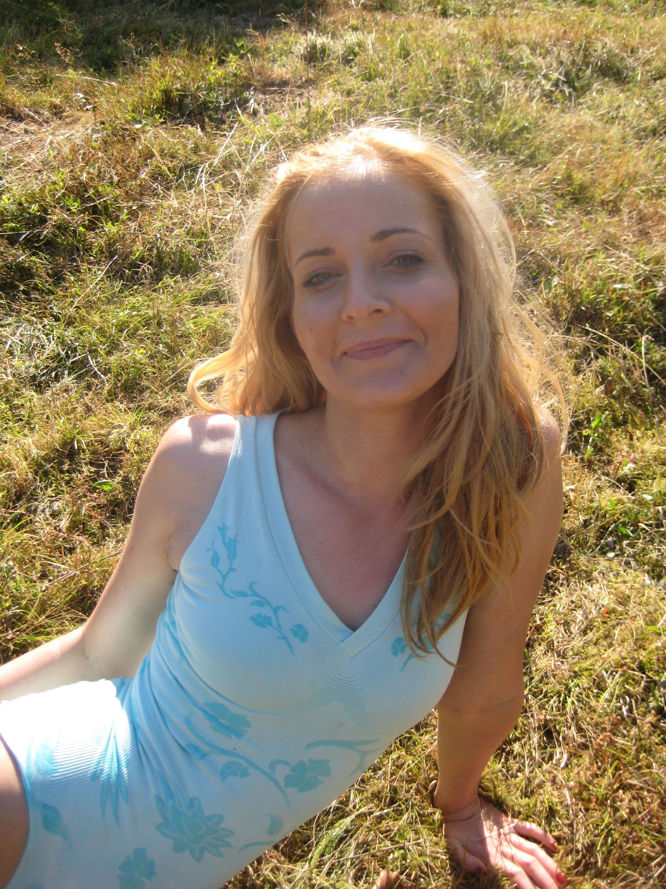 Blonde wannabe model