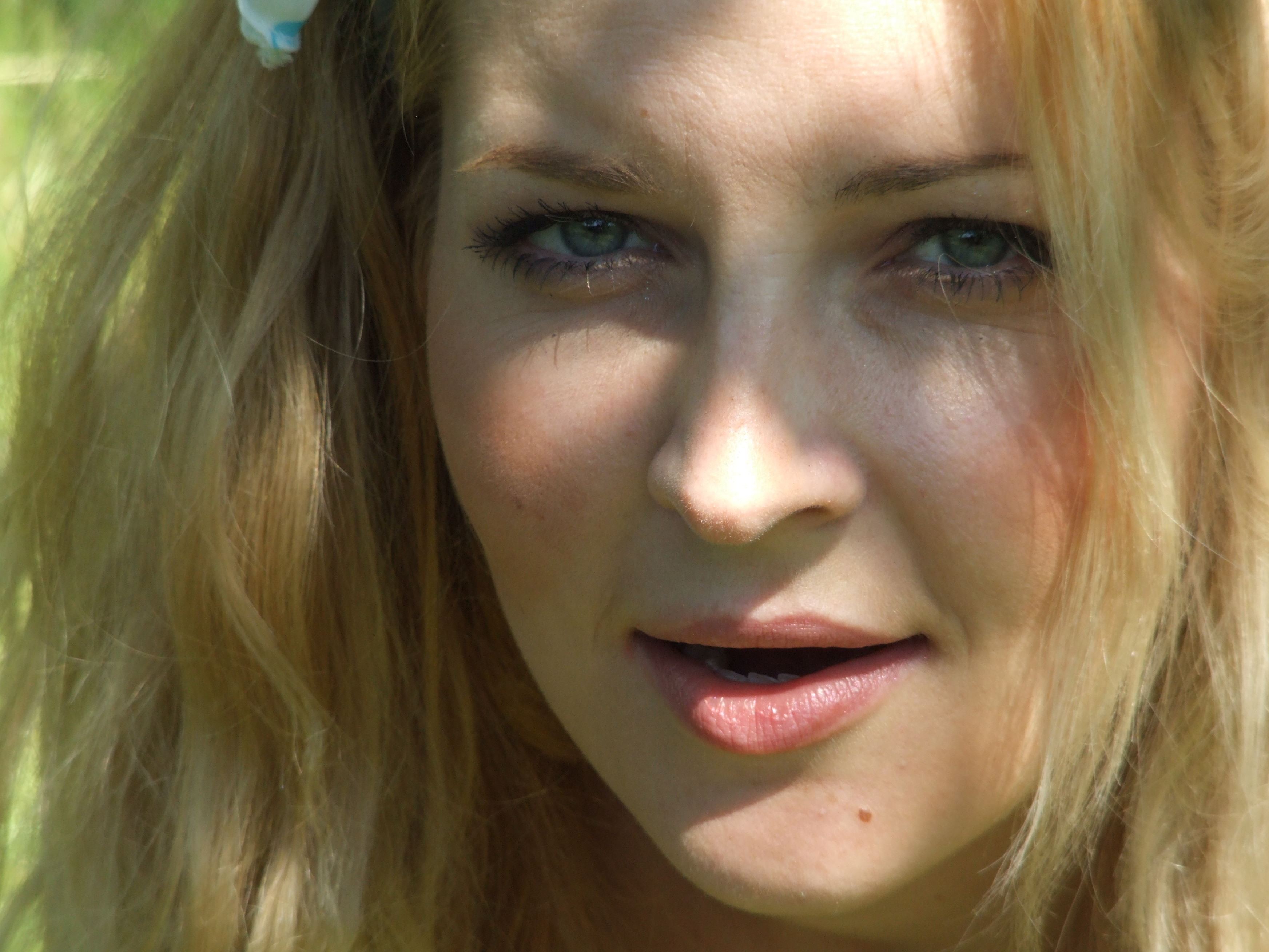 Blonde wannabe model