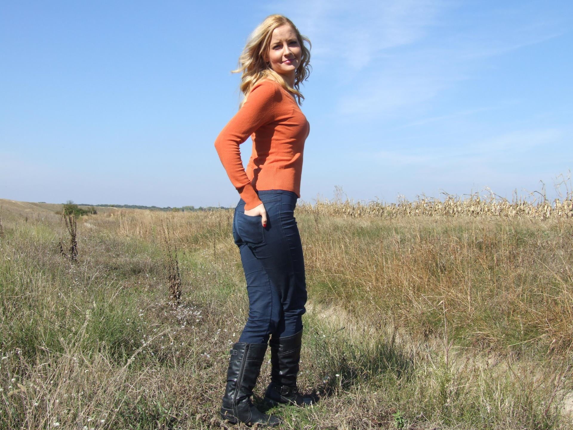 Blonde wannabe model