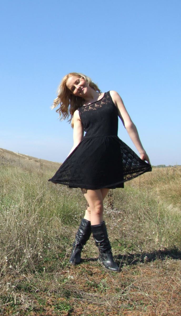 Blonde wannabe model