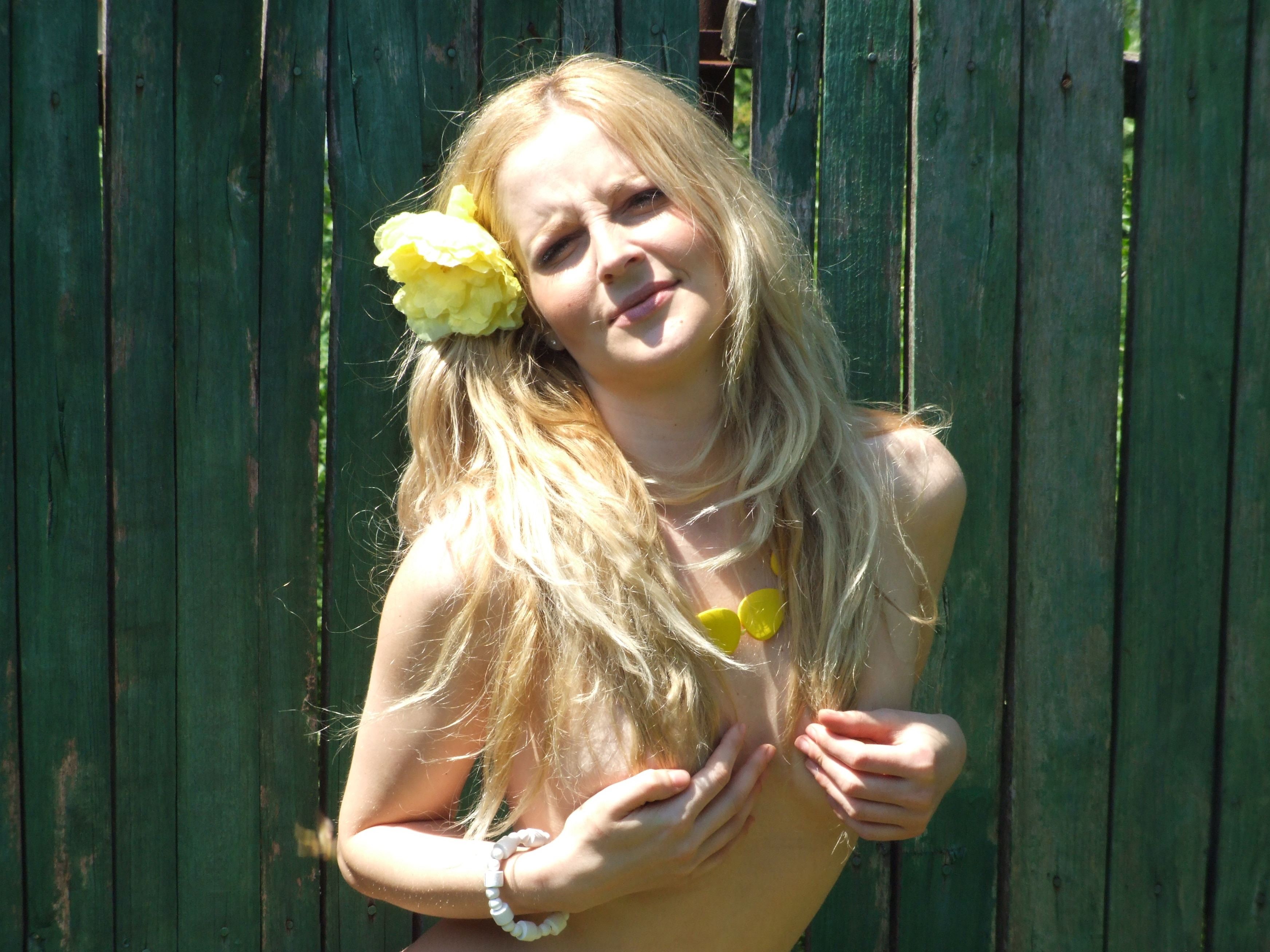 Blonde wannabe model