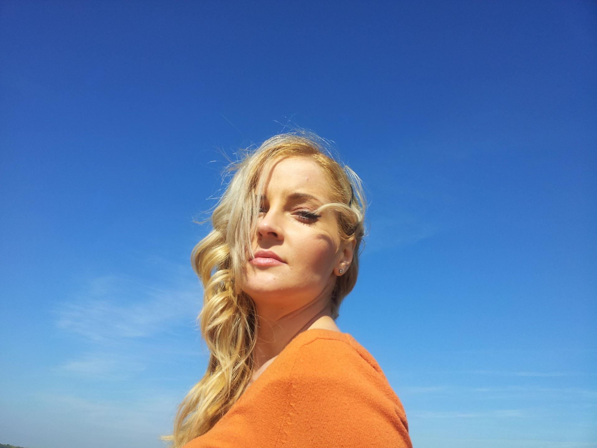 Blonde wannabe model