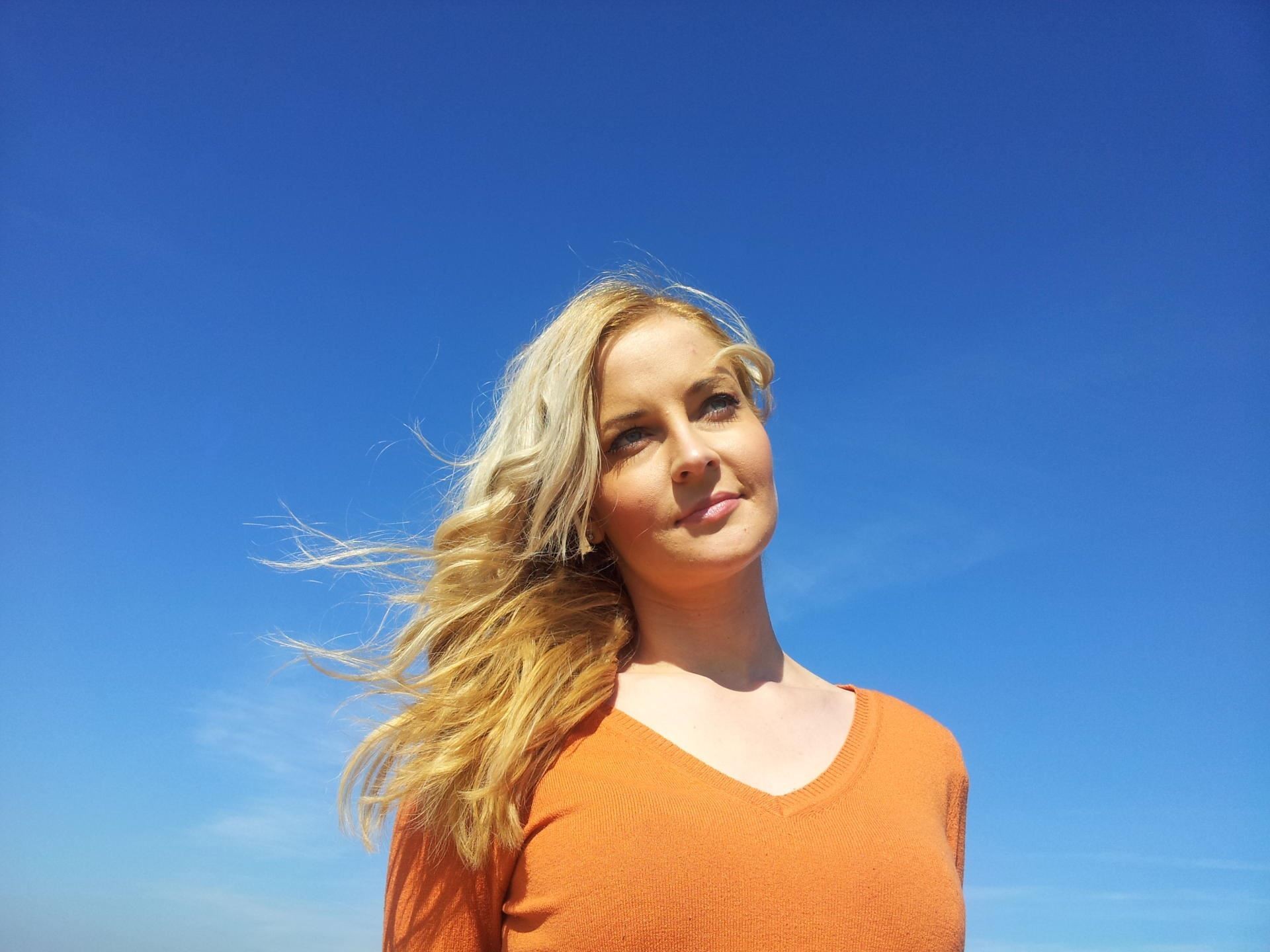 Blonde wannabe model