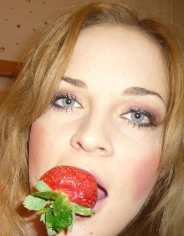 Blonde wannabe model