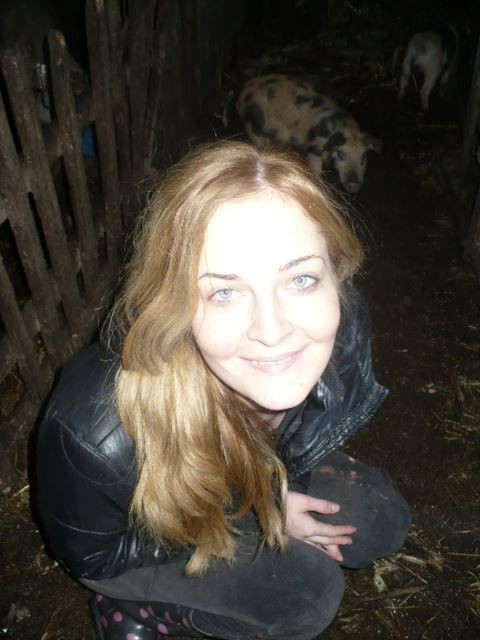 Blonde wannabe model