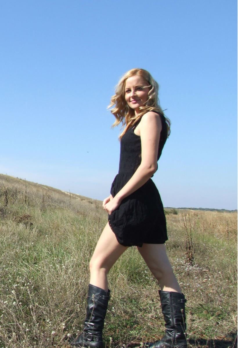 Blonde wannabe model