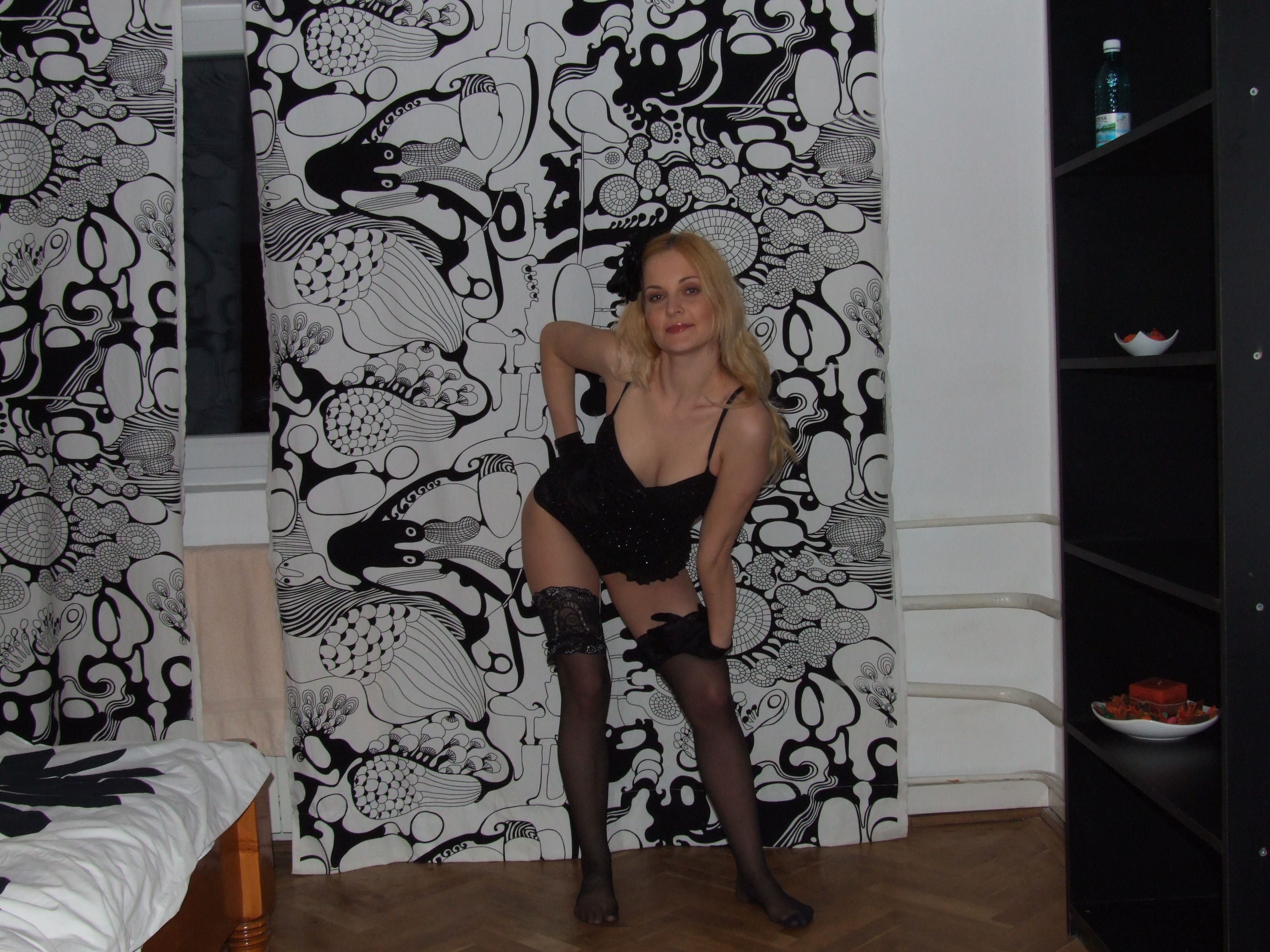 Blonde wannabe model