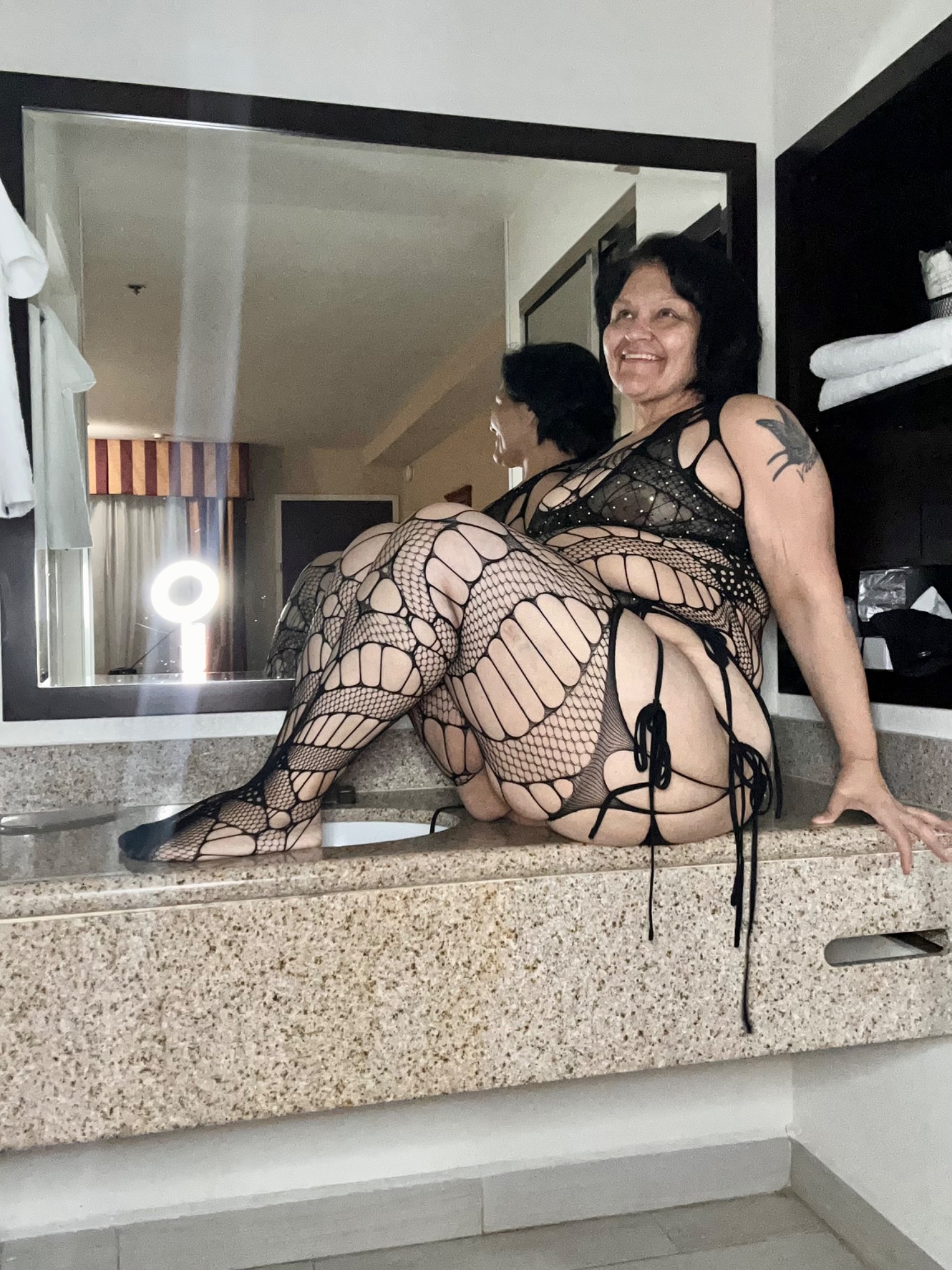 MATURE  MILFS GRANNY