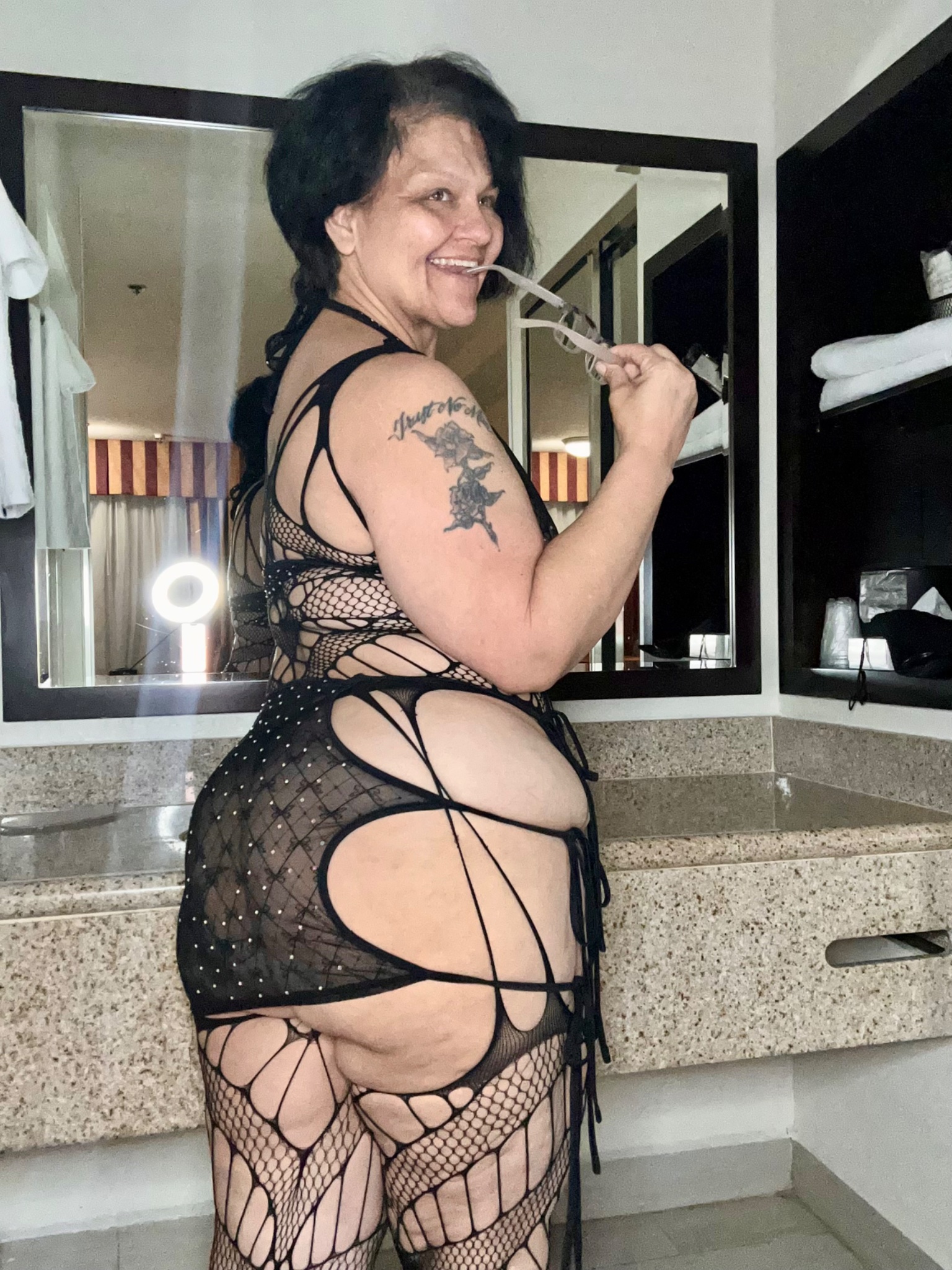 MATURE  MILFS GRANNY