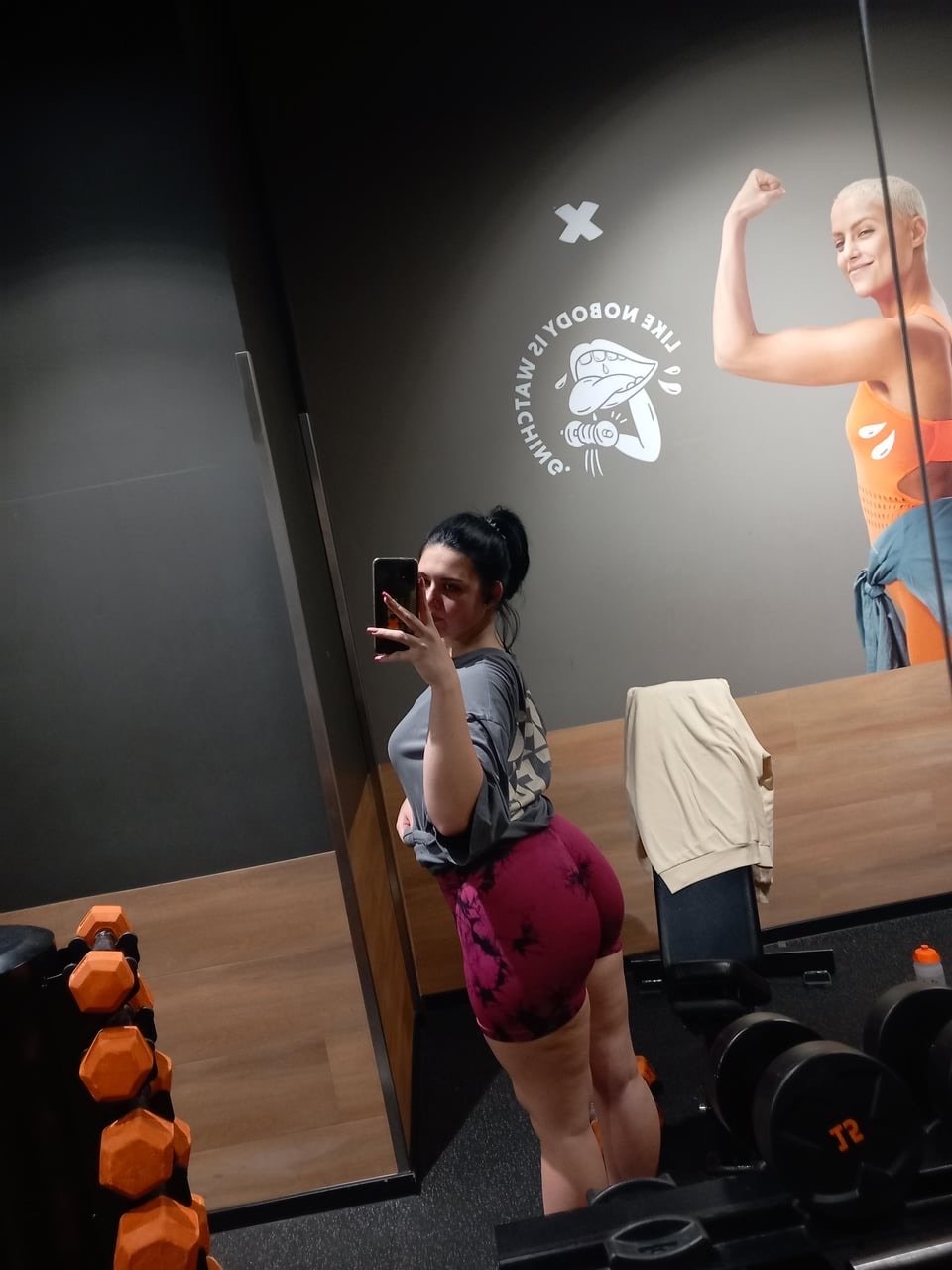 Thick PAWG gym slut